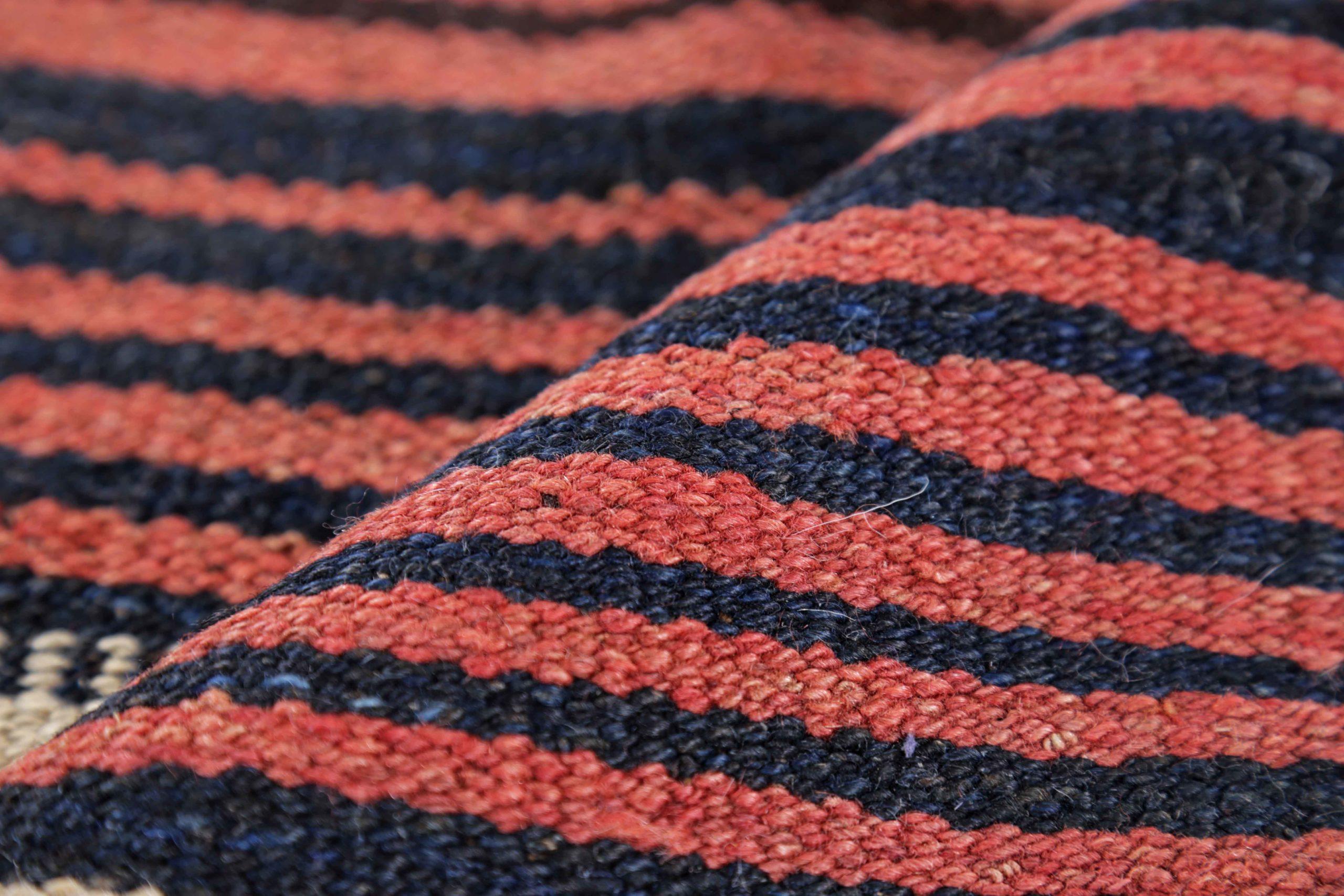 Persischer Kilim Small Rug CIRCA 1910 - Wolle Schwarz Elfenbein Rot Gelb Design - 91105 (20. Jahrhundert) im Angebot