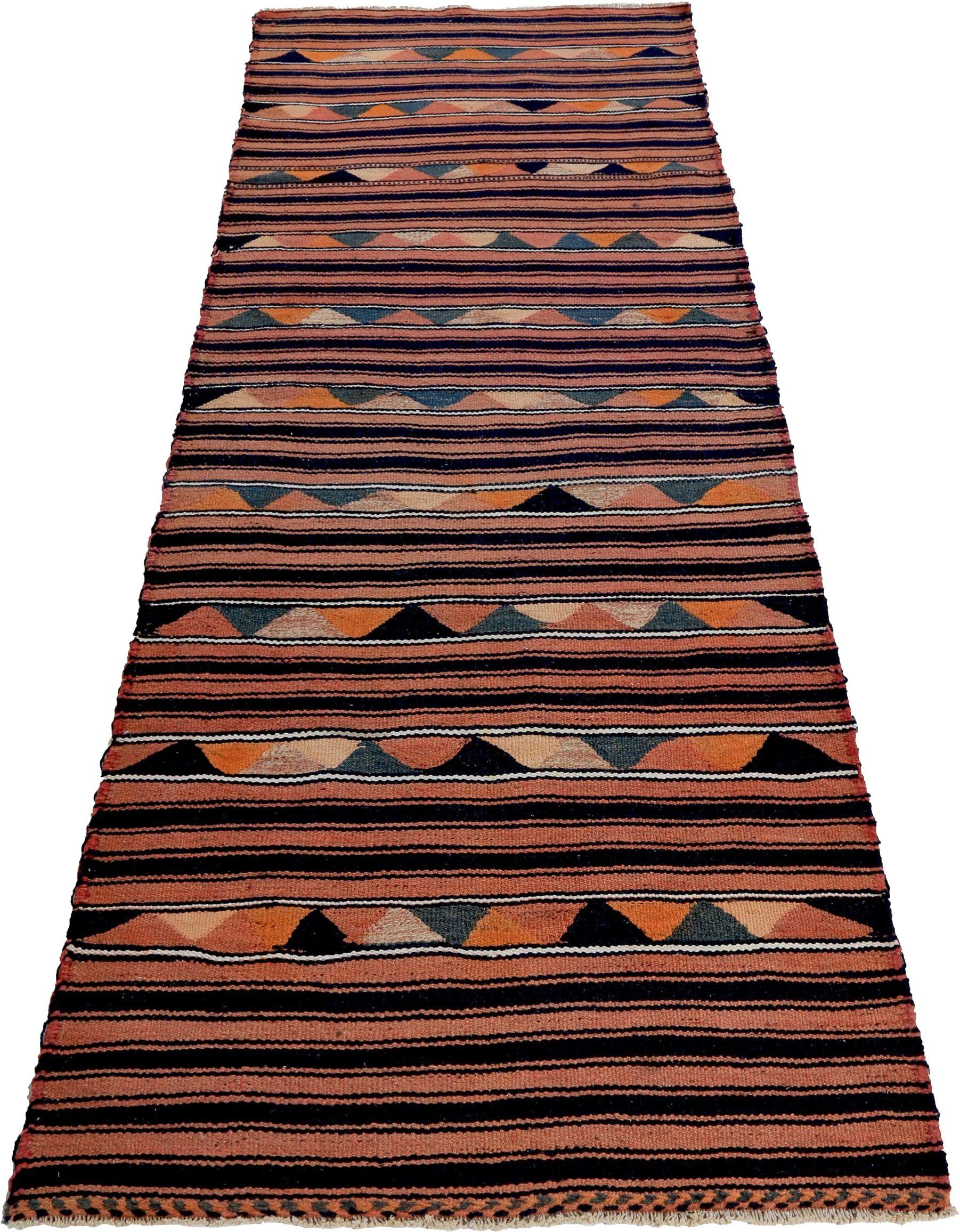 Entdecken Sie die Eleganz eines persischen Kilims mit einem kleinen Teppich von CIRCA 1910. Dieses exklusive Design aus Wolle und BlueBrownPink ist perfekt, um Ihren Raum zu verschönern.
