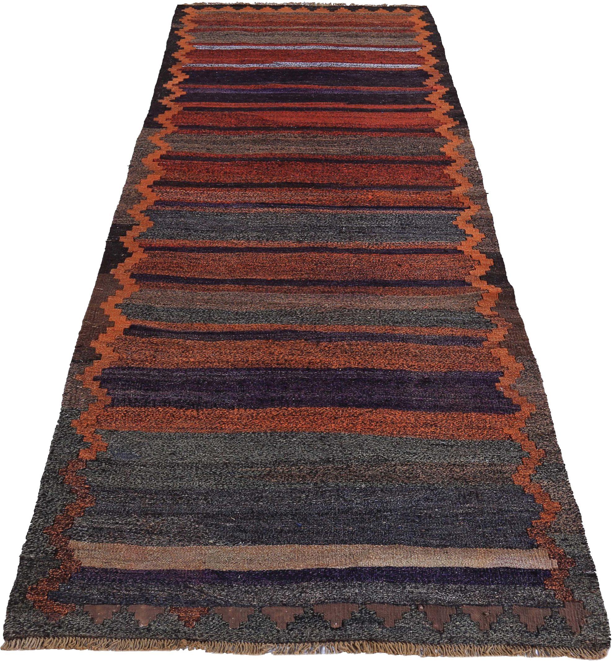 Entdecken Sie die Eleganz eines persischen Kilims mit einem kleinen Teppich von CIRCA 1910. Dieses exklusive Design aus Wolle und BlauGrauOrange ist perfekt, um Ihren Raum zu verschönern.