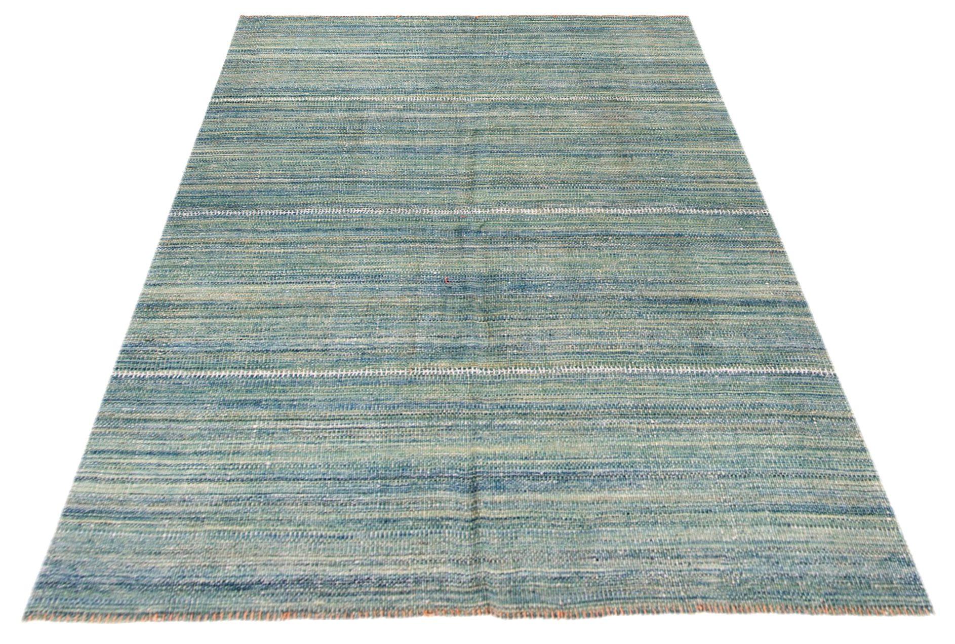 Découvrez l'élégance du Rug & Kilim persan présentant un petit tapis de Circa 1910. Conçu avec de la laine et du BlueGreen, ce design exclusif est parfait pour mettre en valeur votre espace.