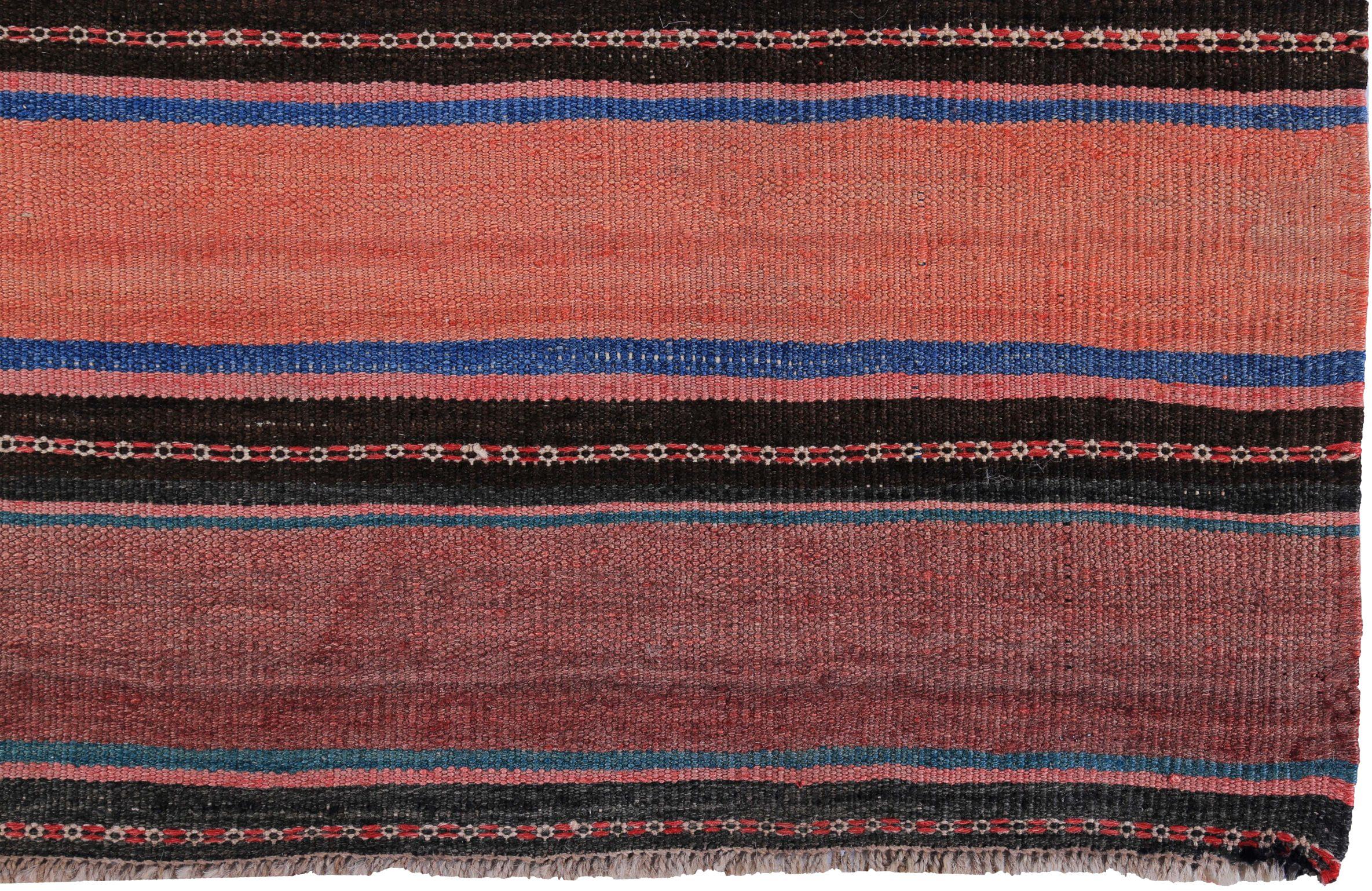 Petit tapis persan Kilim vers 1910 - Laine bleu vert rose rouge motif rouge - 89443 Excellent état - En vente à Dallas, TX