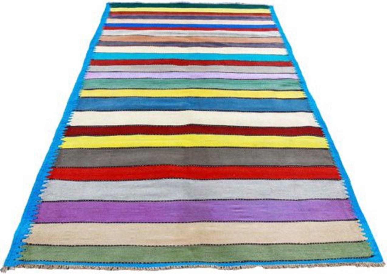 Découvrez l'élégance du Rug & Kilim persan présentant un petit tapis de Circa 1910. Conçu avec de la laine et du bleu-vert-purpel-rouge-jaune, ce design exclusif est parfait pour mettre en valeur votre espace.