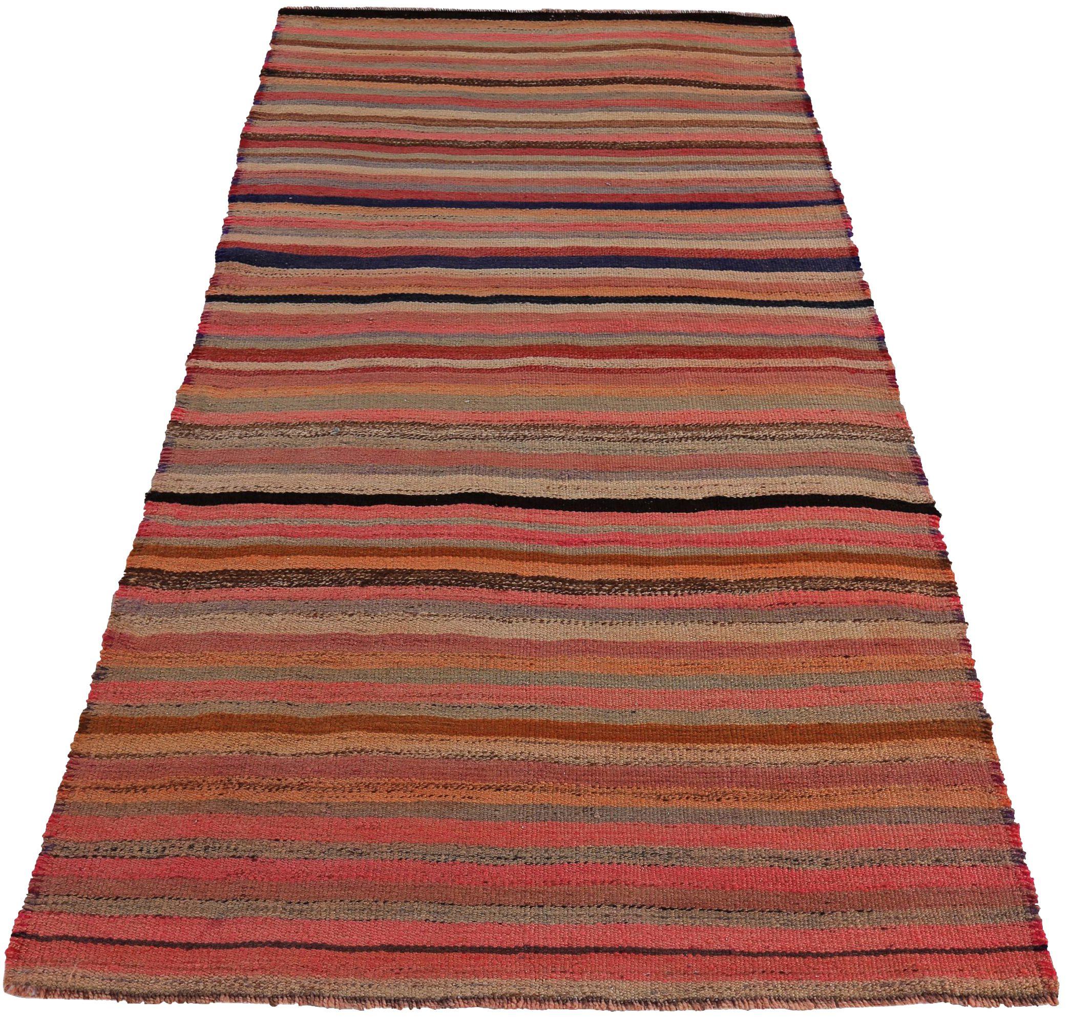 Entdecken Sie die Eleganz eines persischen Kilims mit einem kleinen Teppich von CIRCA 1910. Dieses exklusive Design aus Wolle und BlueIvoryPink ist perfekt, um Ihren Raum zu verschönern.