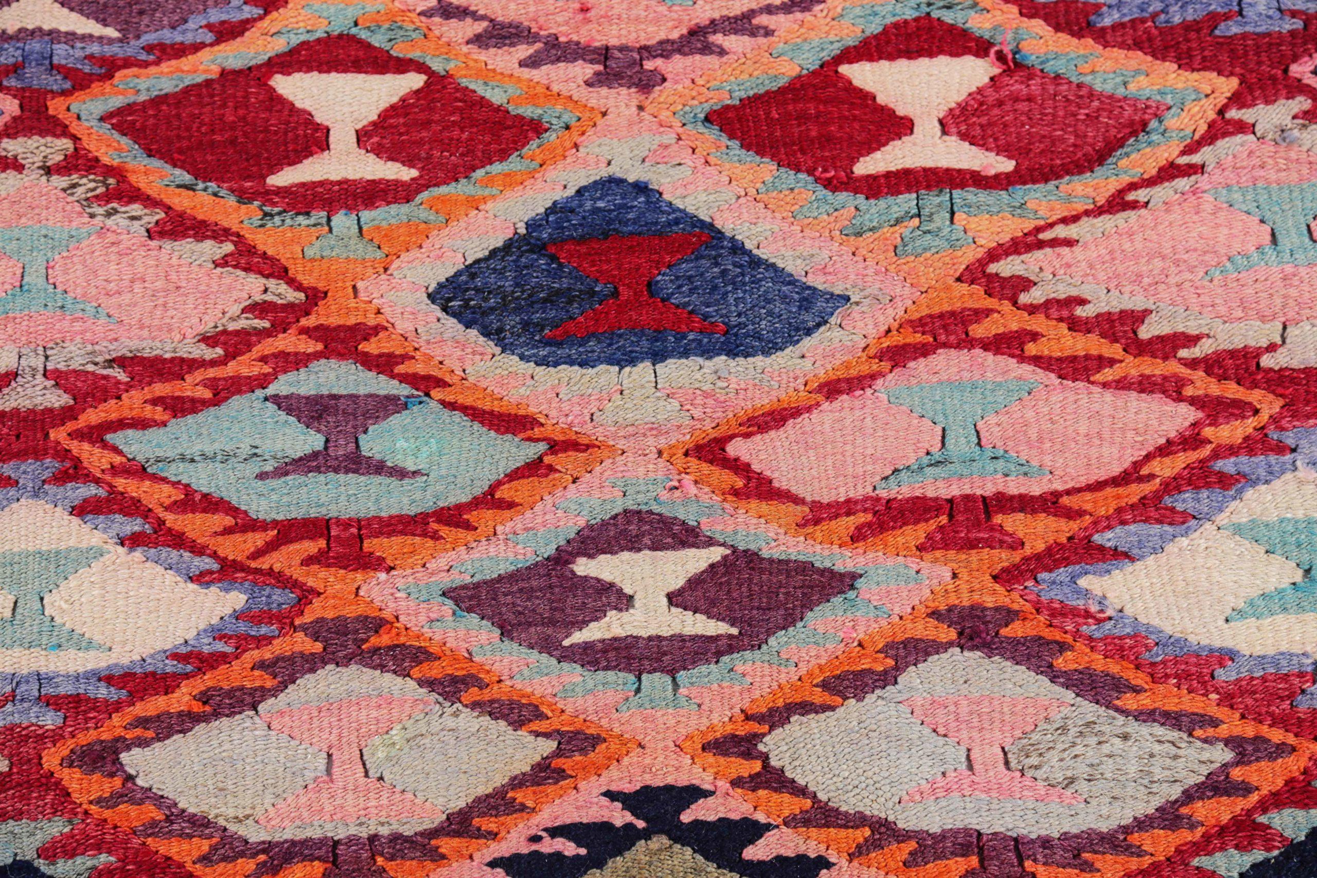 Persischer Kelim-Teppich Circa 1910 - Wolle Blau Elfenbein Rosa Rot Design - 91258 im Zustand „Hervorragend“ im Angebot in Dallas, TX