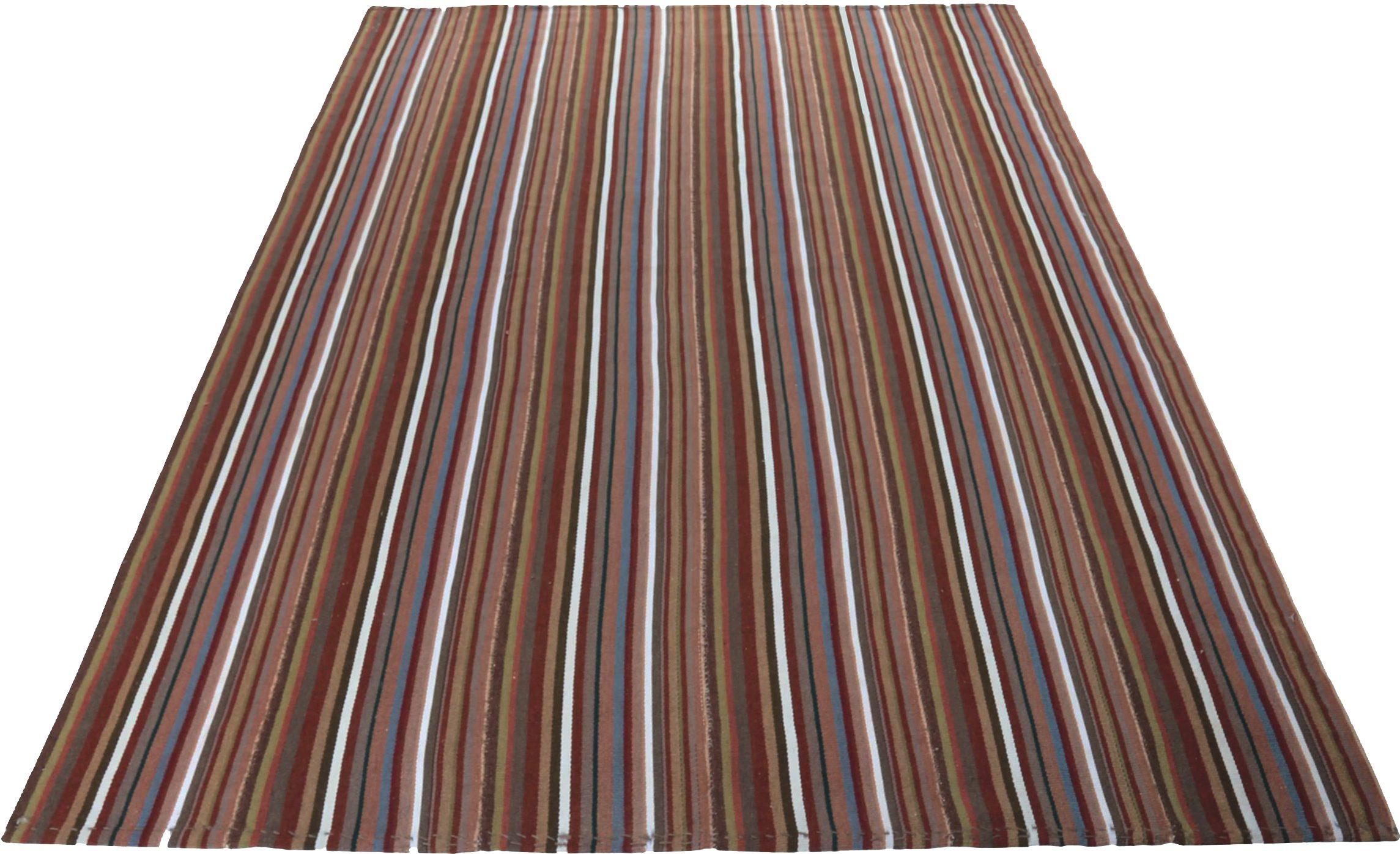 Entdecken Sie die Eleganz eines persischen Kilims mit einem kleinen Teppich von CIRCA 1910. Dieses exklusive Design aus Wolle und Blau-Elfenbein-Rot ist perfekt, um Ihren Raum zu verschönern.