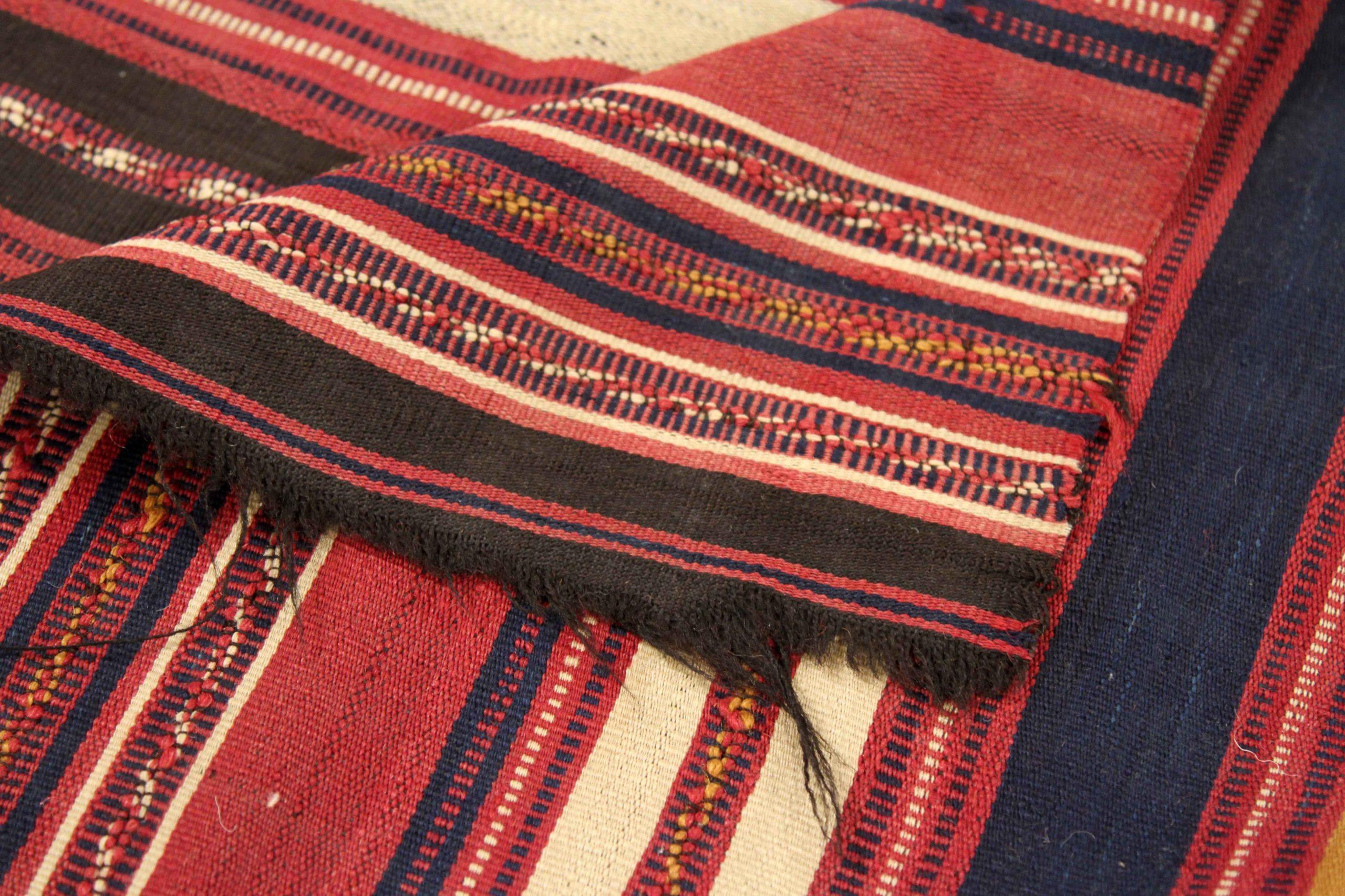 Tappeto persiano Kilim di piccole dimensioni del 1910 - Lana Blu Avorio Rosso Giallo 74151 In condizioni ottime in vendita a Dallas, TX
