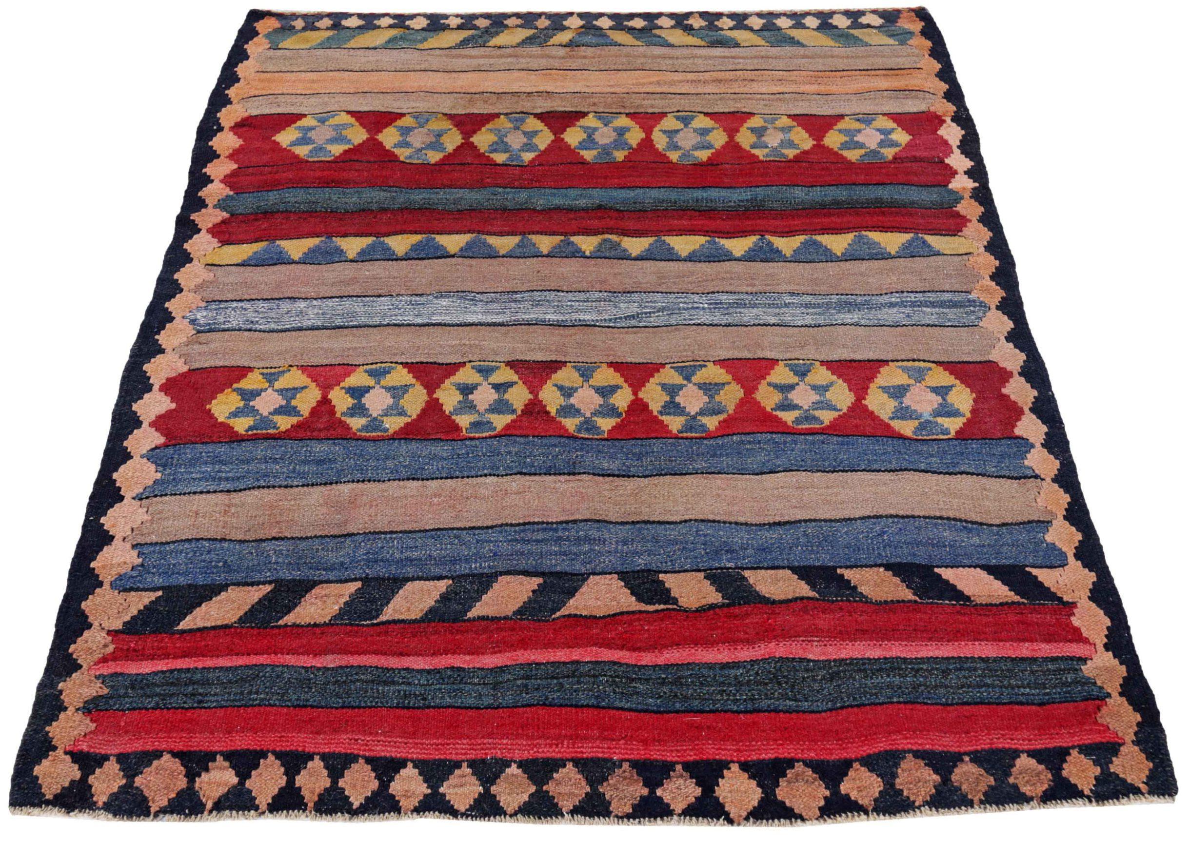 Découvrez l'élégance du Rug & Kilim persan présentant un petit tapis de Circa 1910. Conçu avec de la laine et du bleuIvoireRougeJaune, ce design exclusif est parfait pour mettre en valeur votre espace.