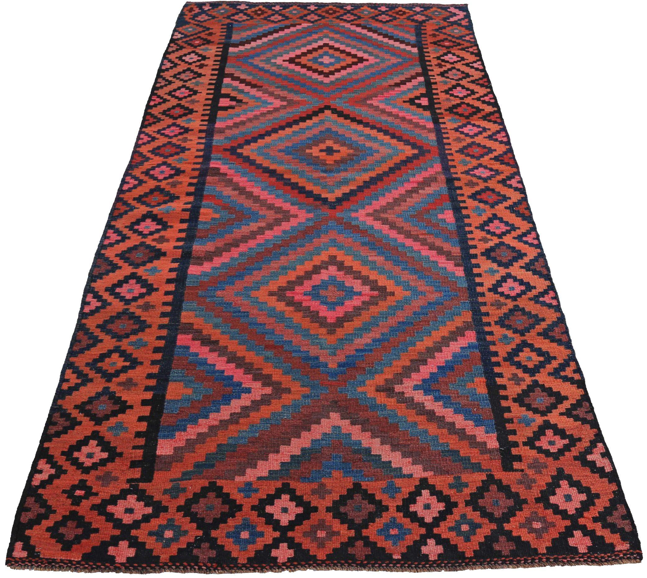 Entdecken Sie die Eleganz eines persischen Kilims mit einem kleinen Teppich von CIRCA 1910. Dieses exklusive Design aus Wolle und BlueOrangePink ist perfekt, um Ihren Raum zu verschönern.