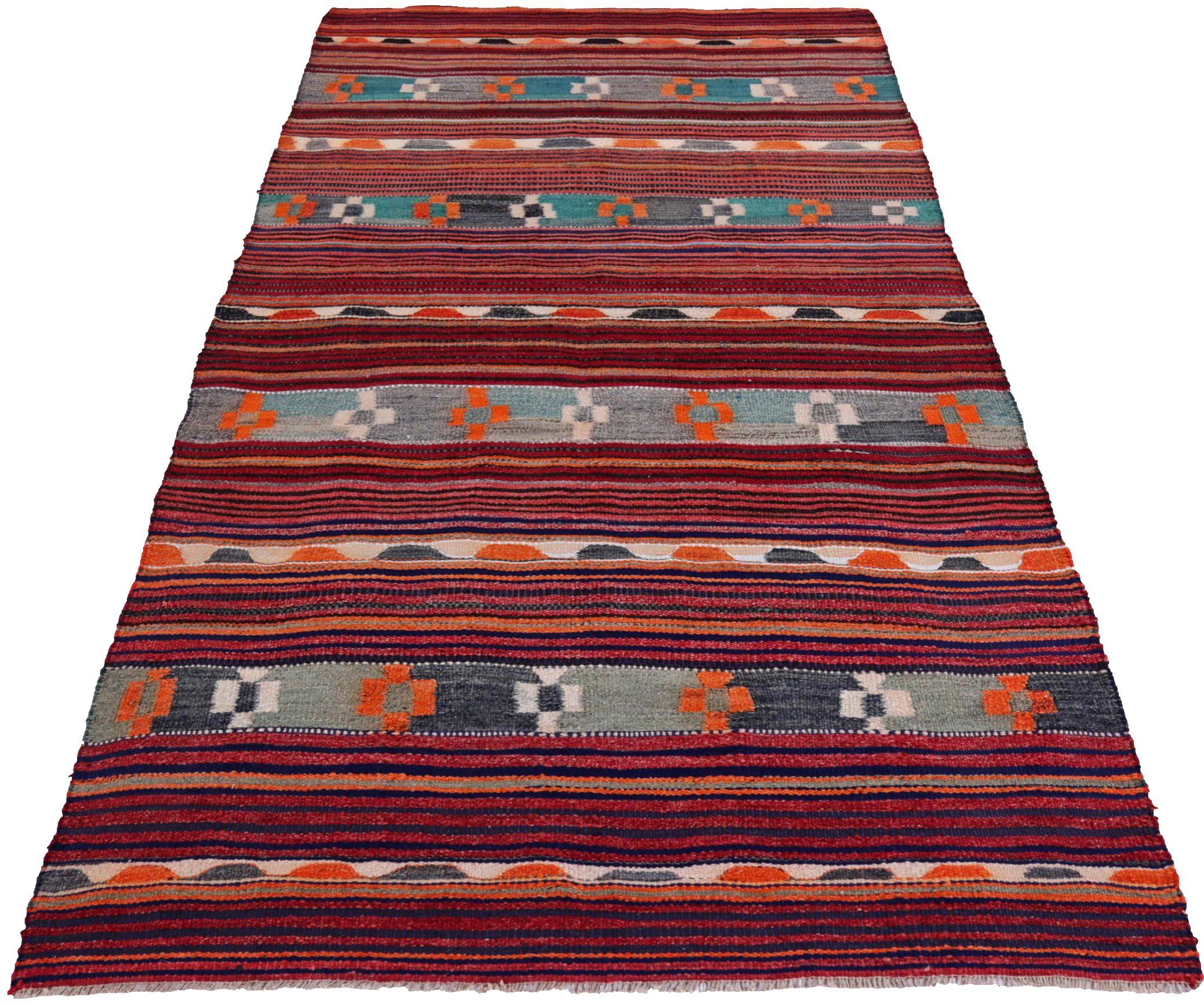 Entdecken Sie die Eleganz eines persischen Kilims mit einem kleinen Teppich von CIRCA 1910. Dieses exklusive Design aus Wolle und BlauOrangeRot ist perfekt, um Ihren Raum zu verschönern.