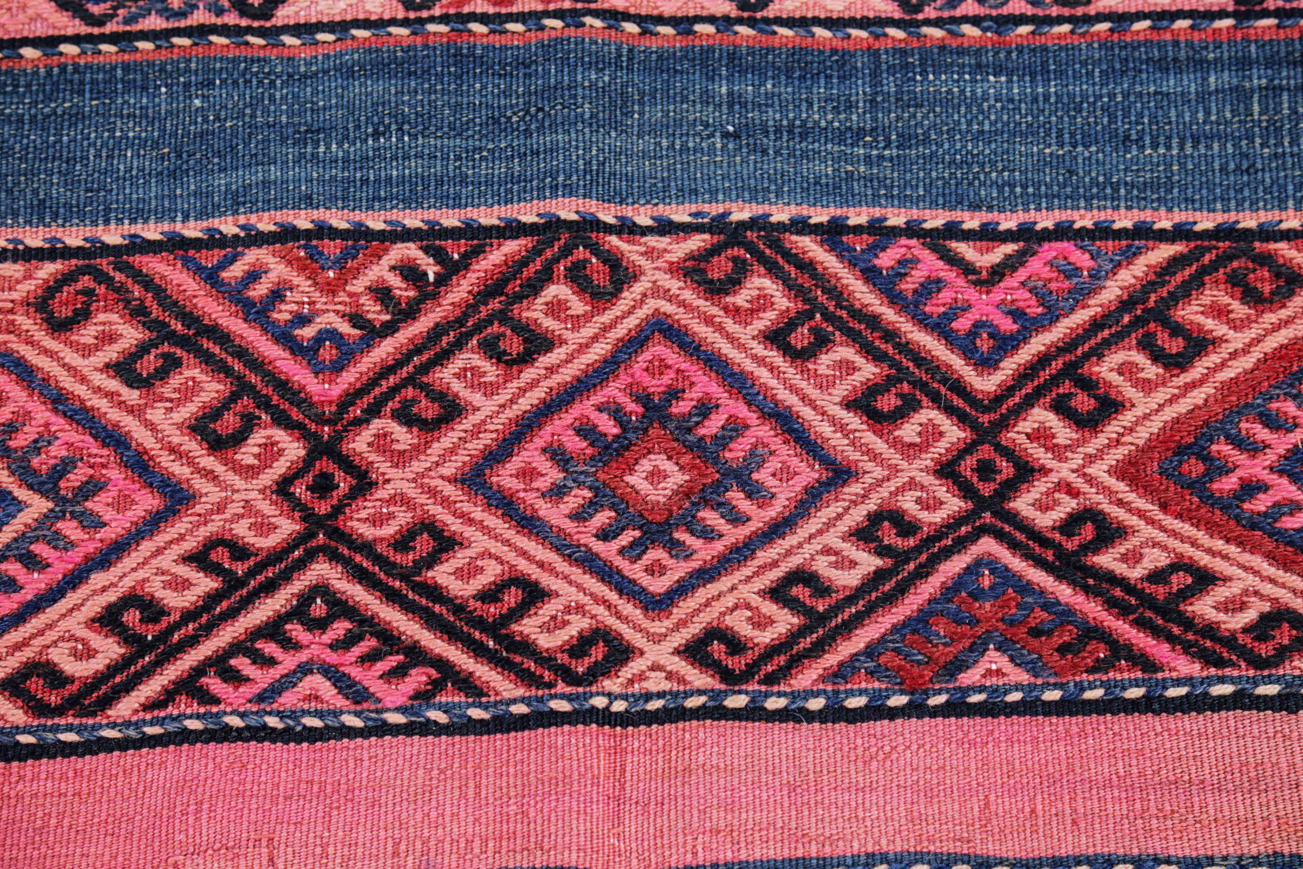 Persischer Kelim-Teppich Circa 1910 - Wolle Blau Rosa Rot Design - 91259 im Zustand „Hervorragend“ im Angebot in Dallas, TX