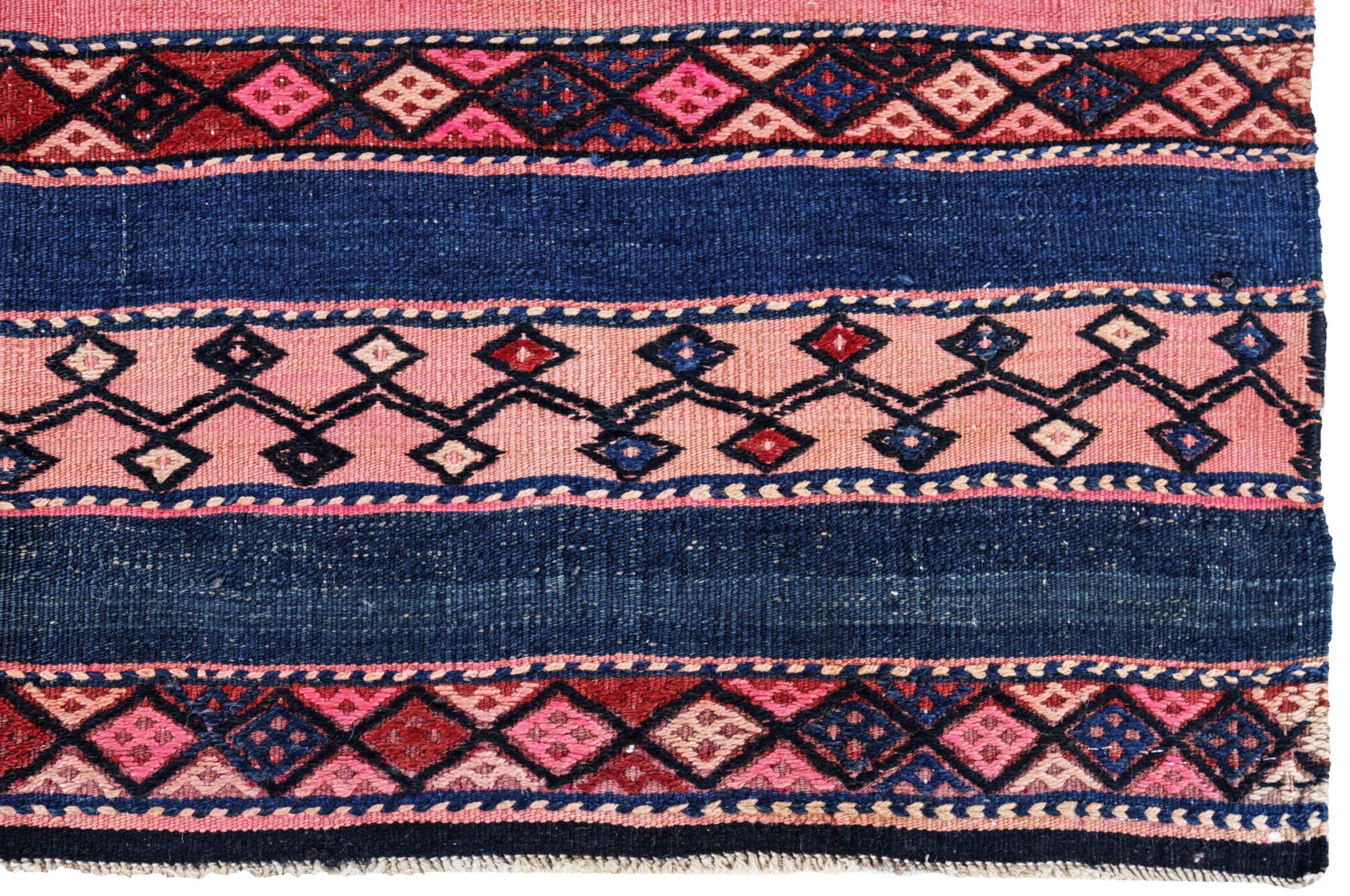 Persischer Kelim-Teppich Circa 1910 - Wolle Blau Rosa Rot Design - 91259 (20. Jahrhundert) im Angebot