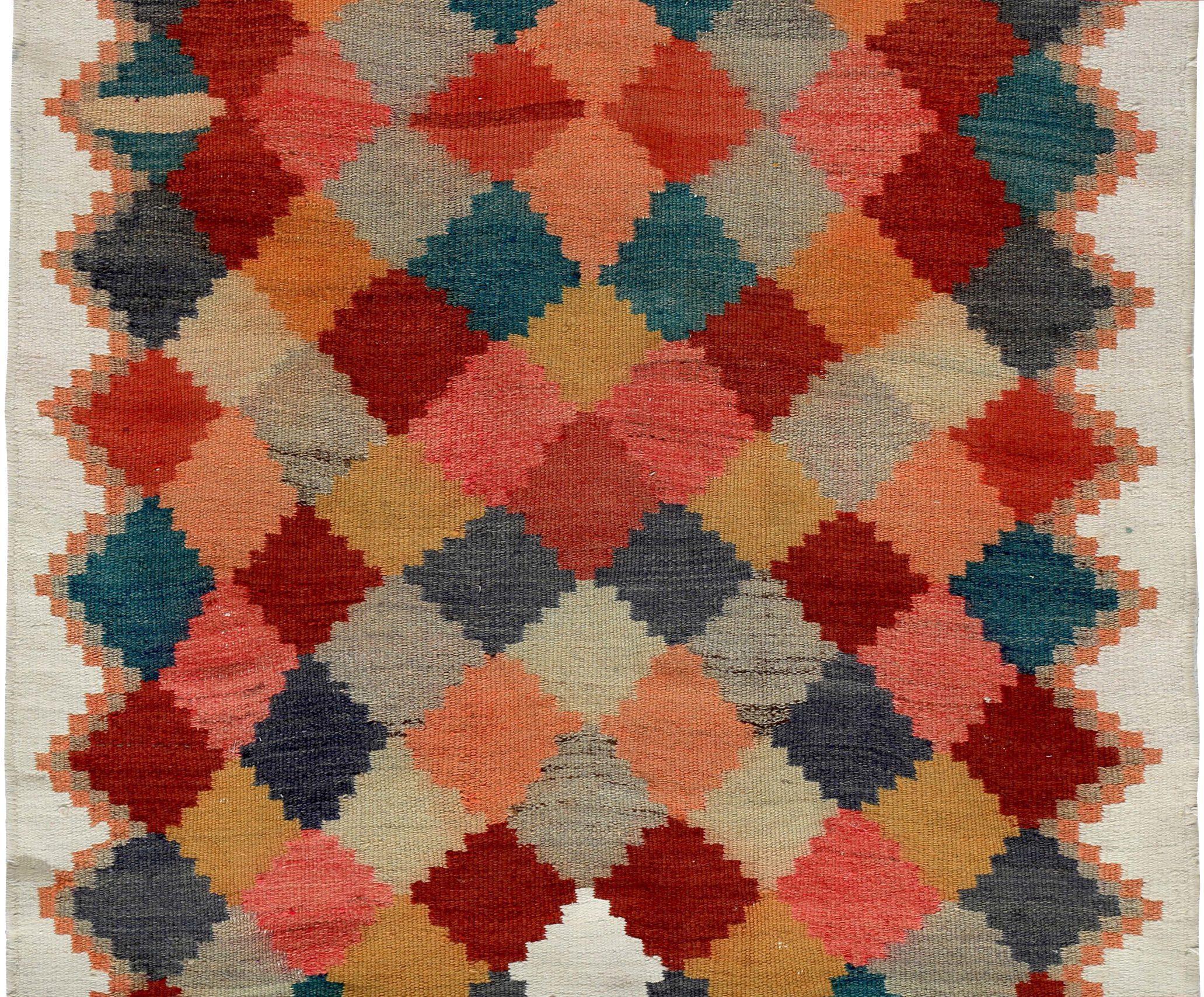 Asiatique Petit tapis persan Kilim datant d'environ 1910, motif en laine bleu rouge jaune - 89362 en vente