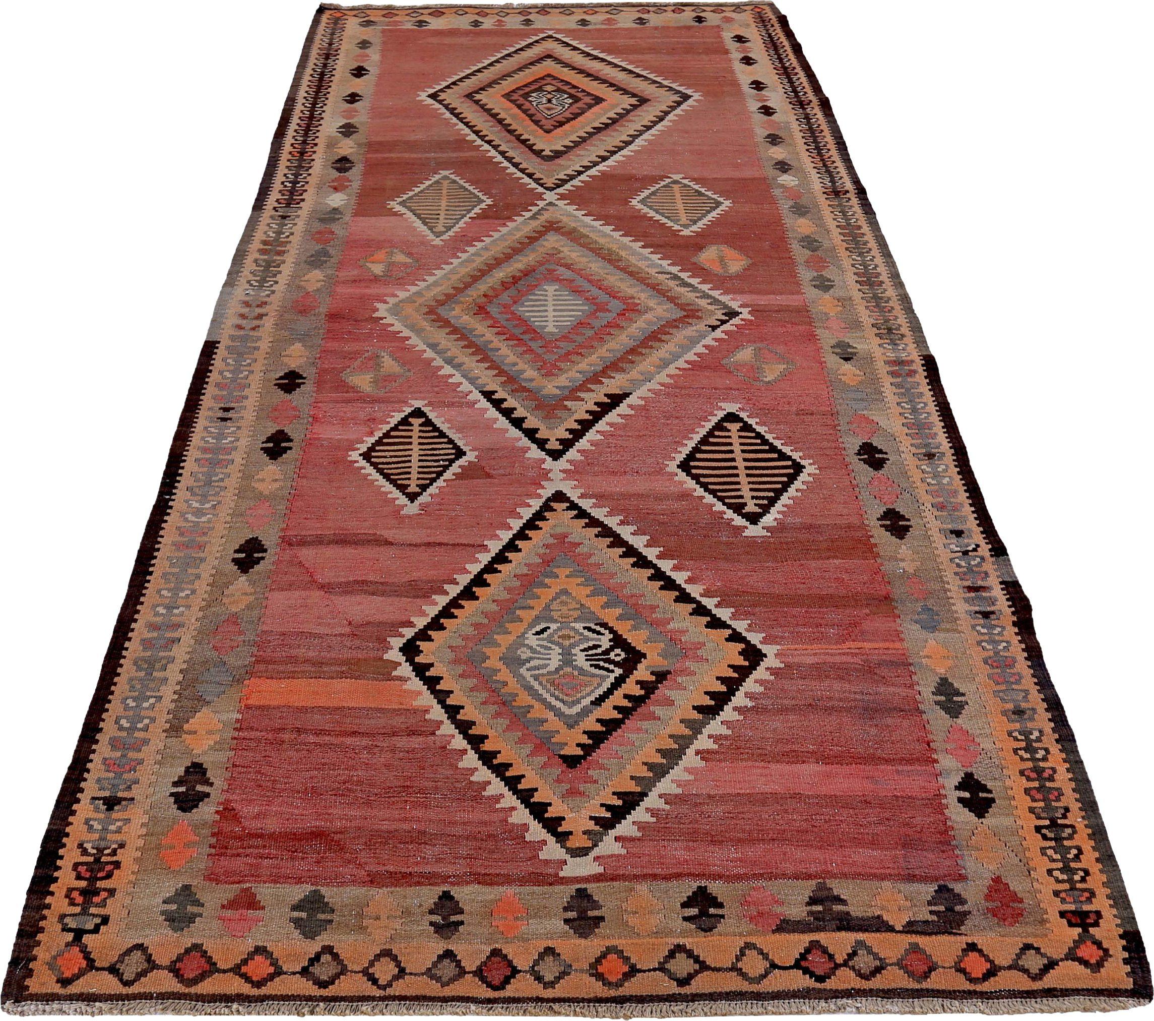 Entdecken Sie die Eleganz eines persischen Kilims mit einem kleinen Teppich von CIRCA 1910. Dieses exklusive Design aus Wolle und Braun-Elfenbein-Rosa ist perfekt, um Ihren Raum zu verschönern.