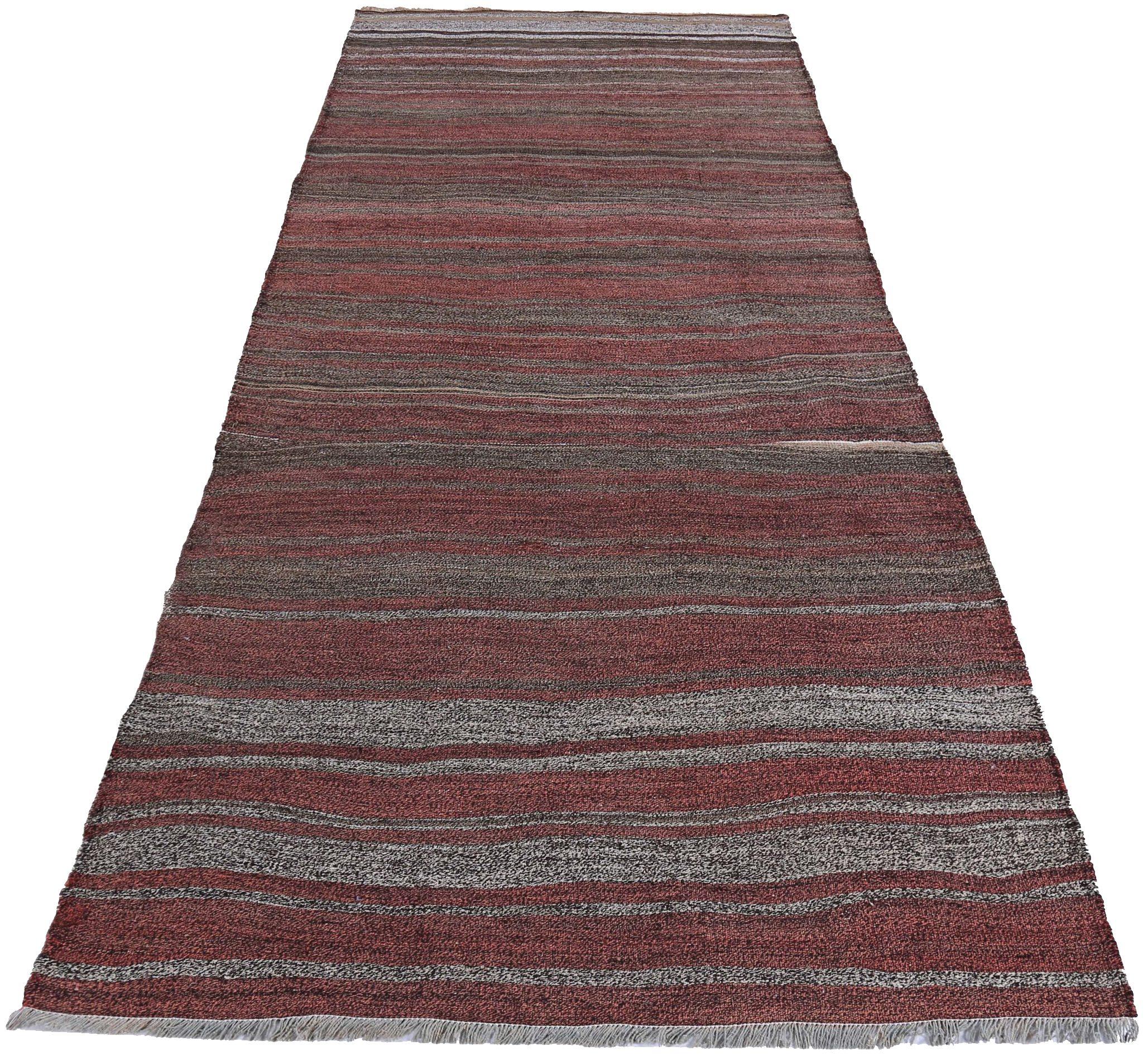 Entdecken Sie die Eleganz eines persischen Kilims mit einem kleinen Teppich von CIRCA 1910. Dieses exklusive Design aus Wolle und Braun-Elfenbein-Rot ist perfekt, um Ihren Raum zu verschönern.