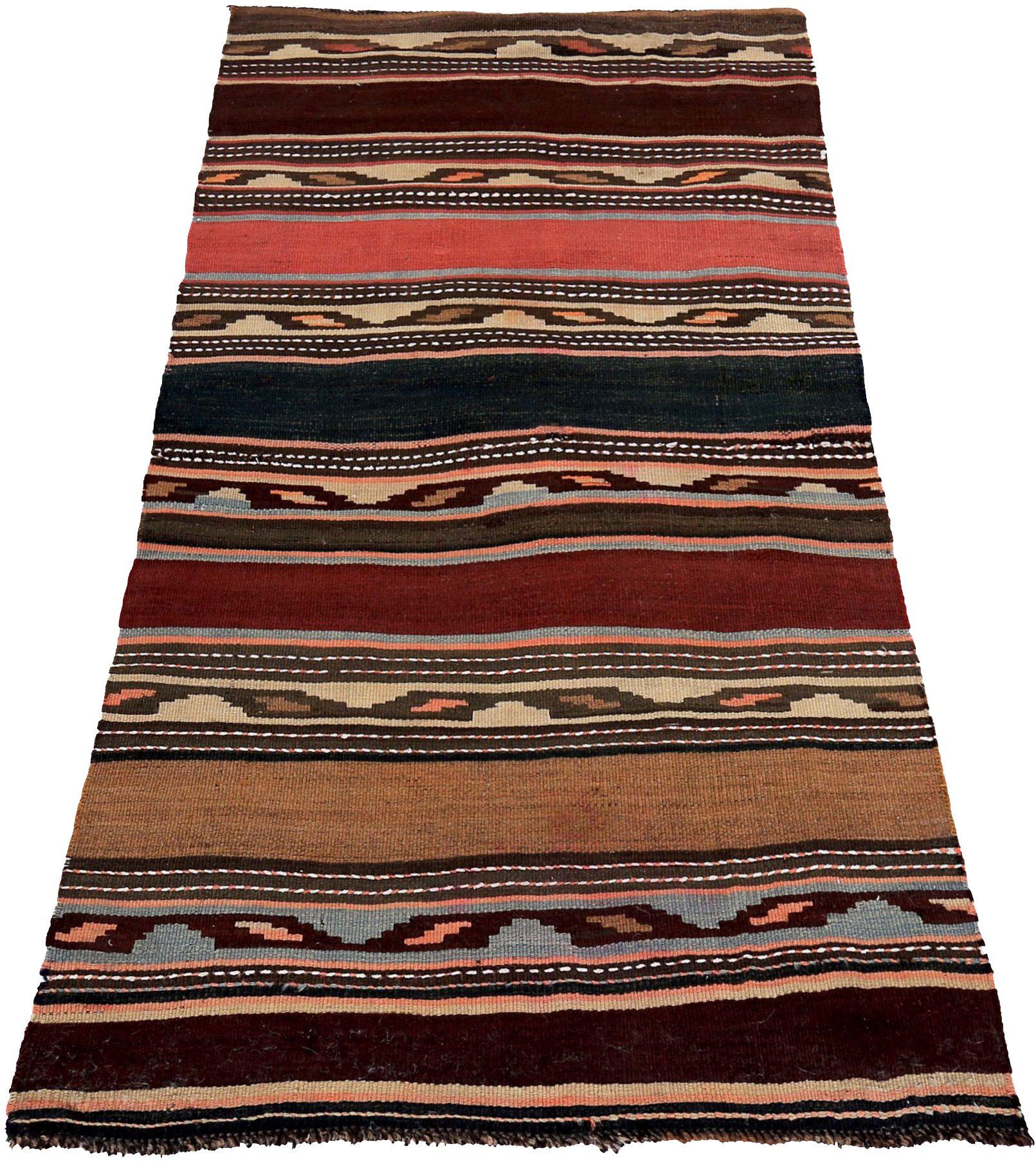 Entdecken Sie die Eleganz eines persischen Kilims mit einem kleinen Teppich von CIRCA 1910. Dieses exklusive Design aus Wolle und Braun-Elfenbein-Rot ist perfekt, um Ihren Raum zu verschönern.