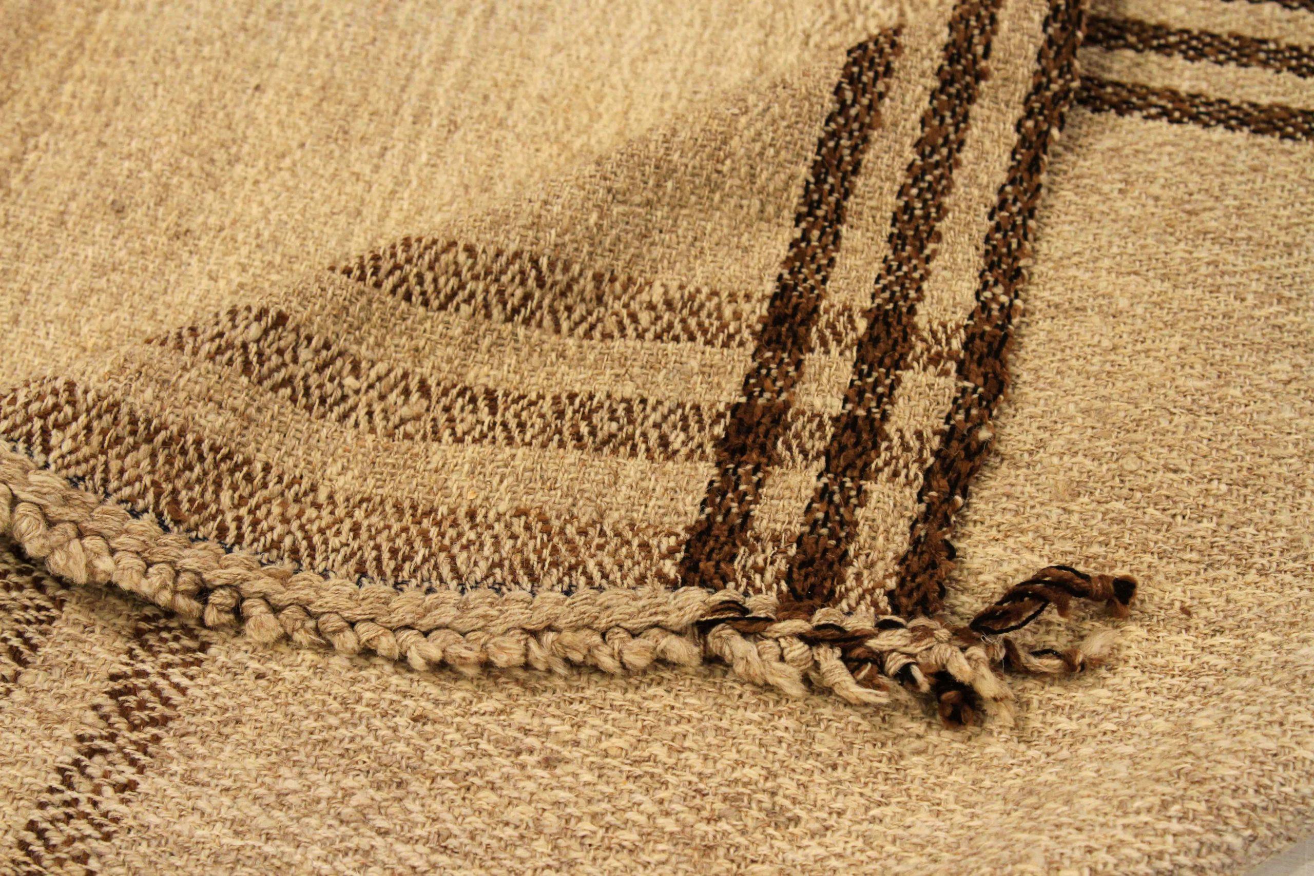 Persischer Kilim Kleiner Teppich CIRCA 1910 - Wolle Braun Elfenbein Taupe 74153 im Zustand „Hervorragend“ im Angebot in Dallas, TX