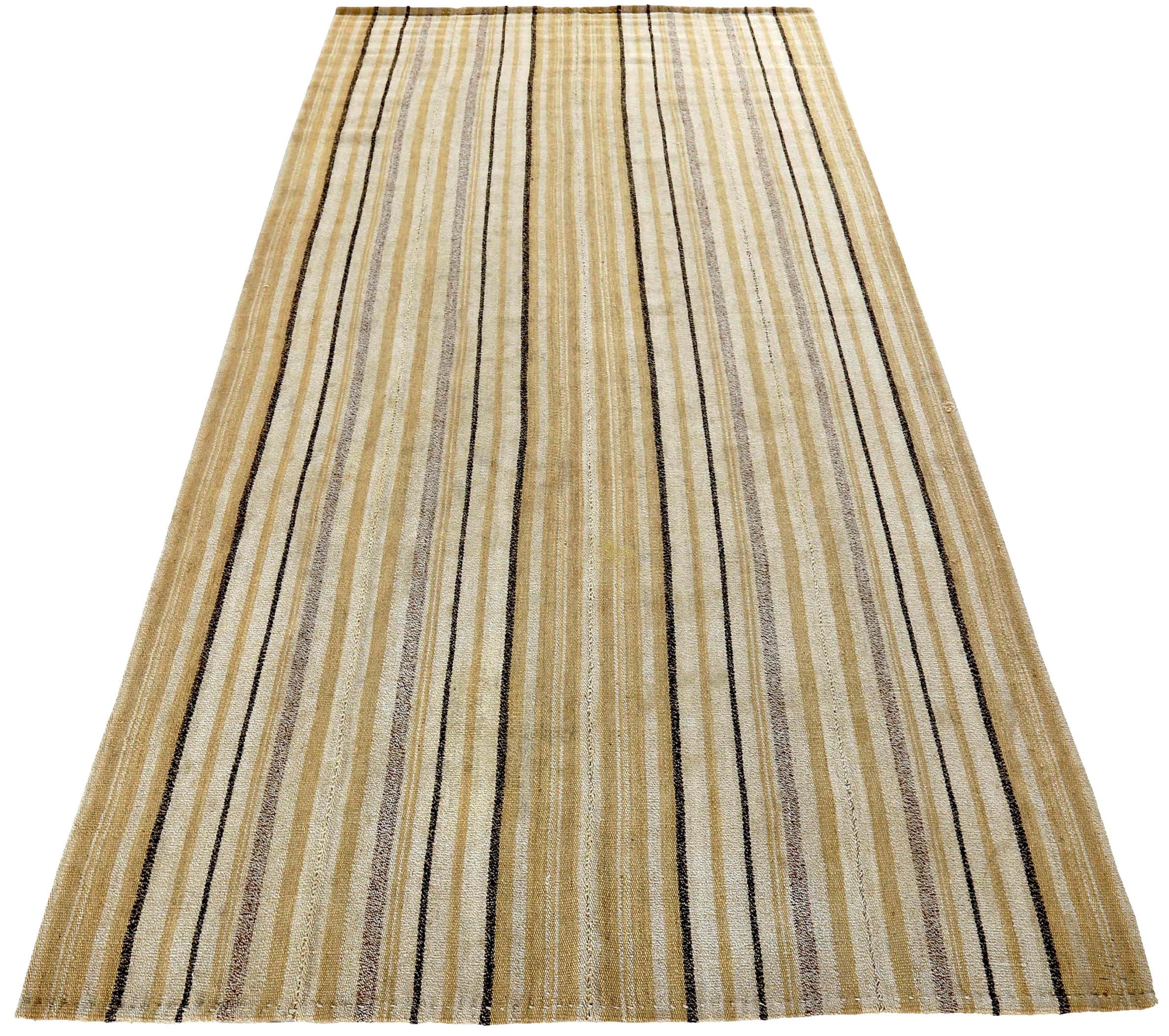 Descubre la elegancia del Kilim persa con una pequeña alfombra de circa 1910. Diseñado con lana y marrón-marfil-amarillo, este diseño exclusivo es perfecto para realzar tu espacio.