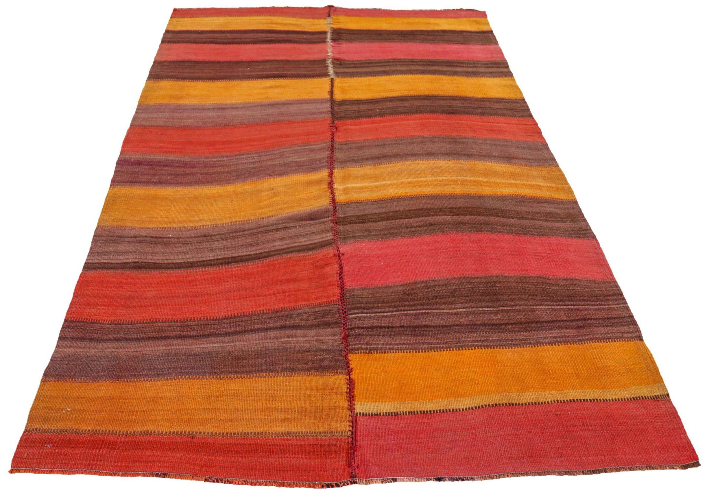 Entdecken Sie die Eleganz eines persischen Kilims mit einem kleinen Teppich von CIRCA 1910. Dieses exklusive Design aus Wolle und BraunOrangeRot ist perfekt, um Ihren Raum zu verschönern.
