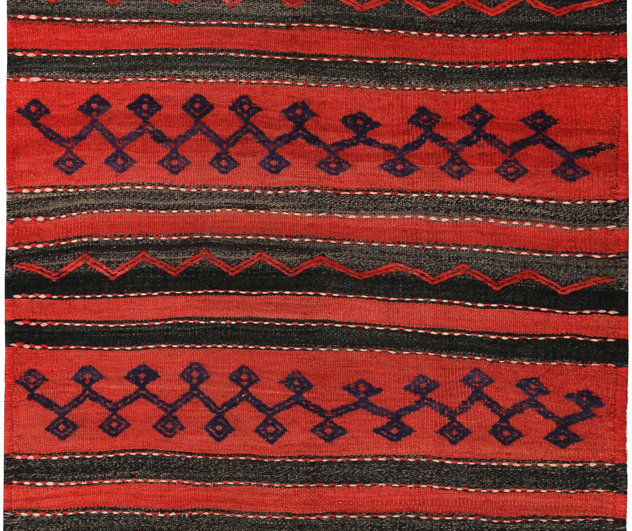 Asiatique Rug & Kilim Kilim Persan Circa 1910 - Laine Brown Design/One - 89369 en vente