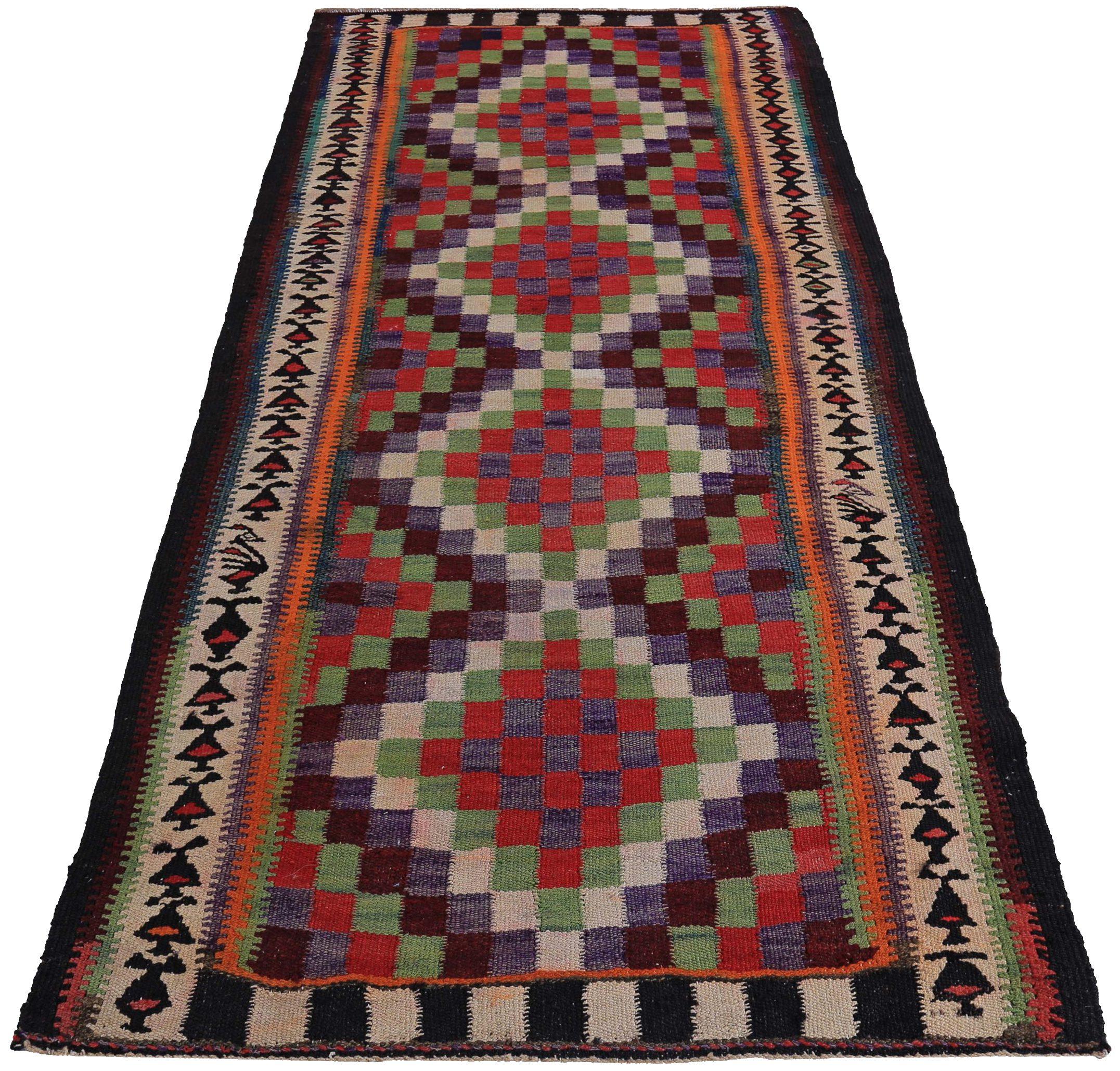 Entdecken Sie die Eleganz eines persischen Kilims mit einem kleinen Teppich von CIRCA 1910. Dieses exklusive Design aus Wolle und GreenIvoryRed ist perfekt, um Ihren Raum zu verschönern.