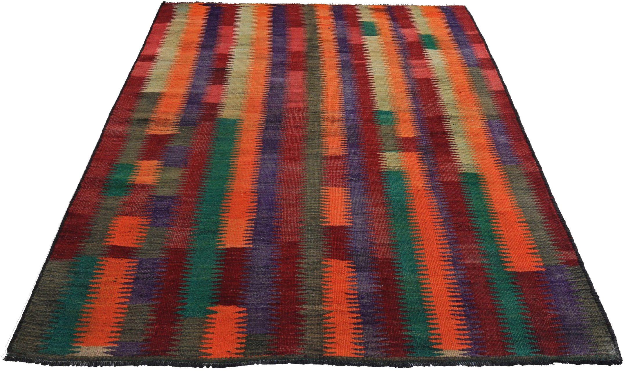 Découvrez l'élégance du Rug & Kilim persan présentant un petit tapis de Circa 1910. Conçu avec de la laine et du Design/One, ce modèle exclusif est parfait pour mettre en valeur votre espace.