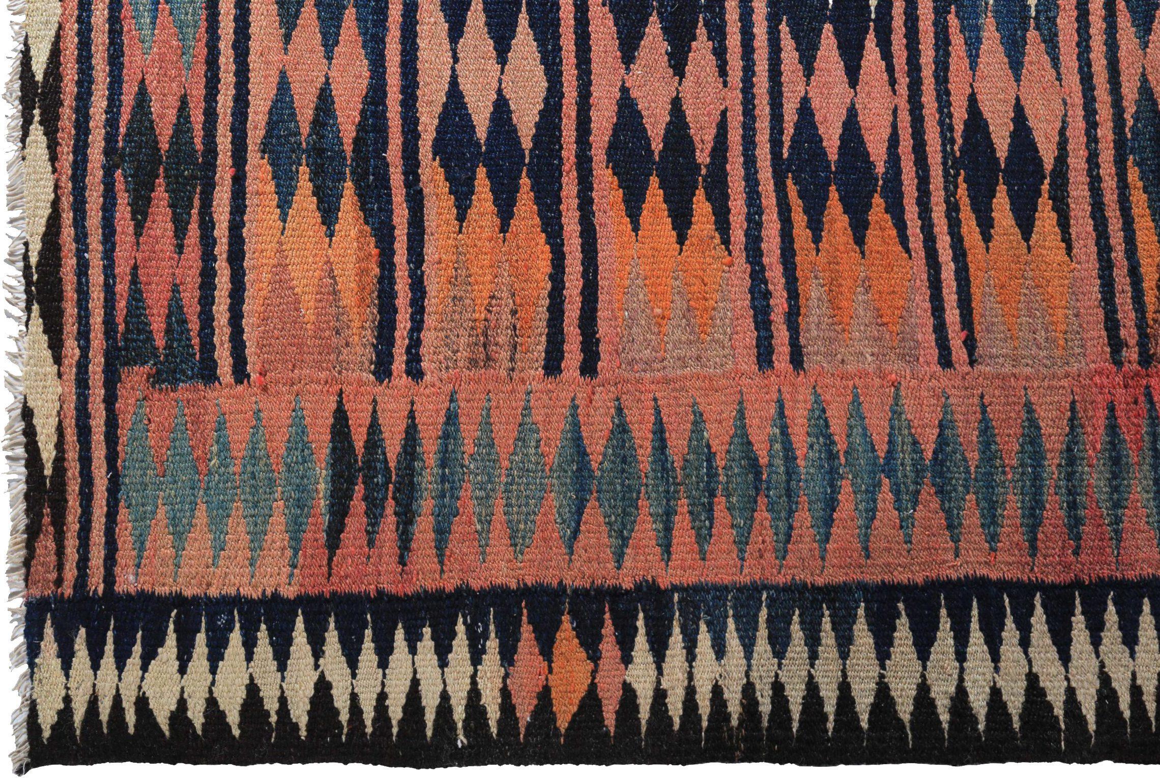 Petit tapis persan Kilim vers 1910 - Laine ivoire orange rouge motif rouge - 89209 Excellent état - En vente à Dallas, TX
