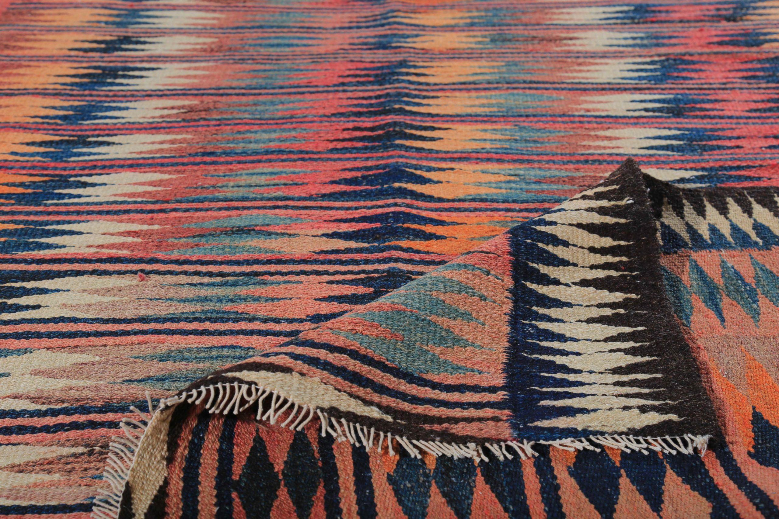 20ième siècle Petit tapis persan Kilim vers 1910 - Laine ivoire orange rouge motif rouge - 89209 en vente