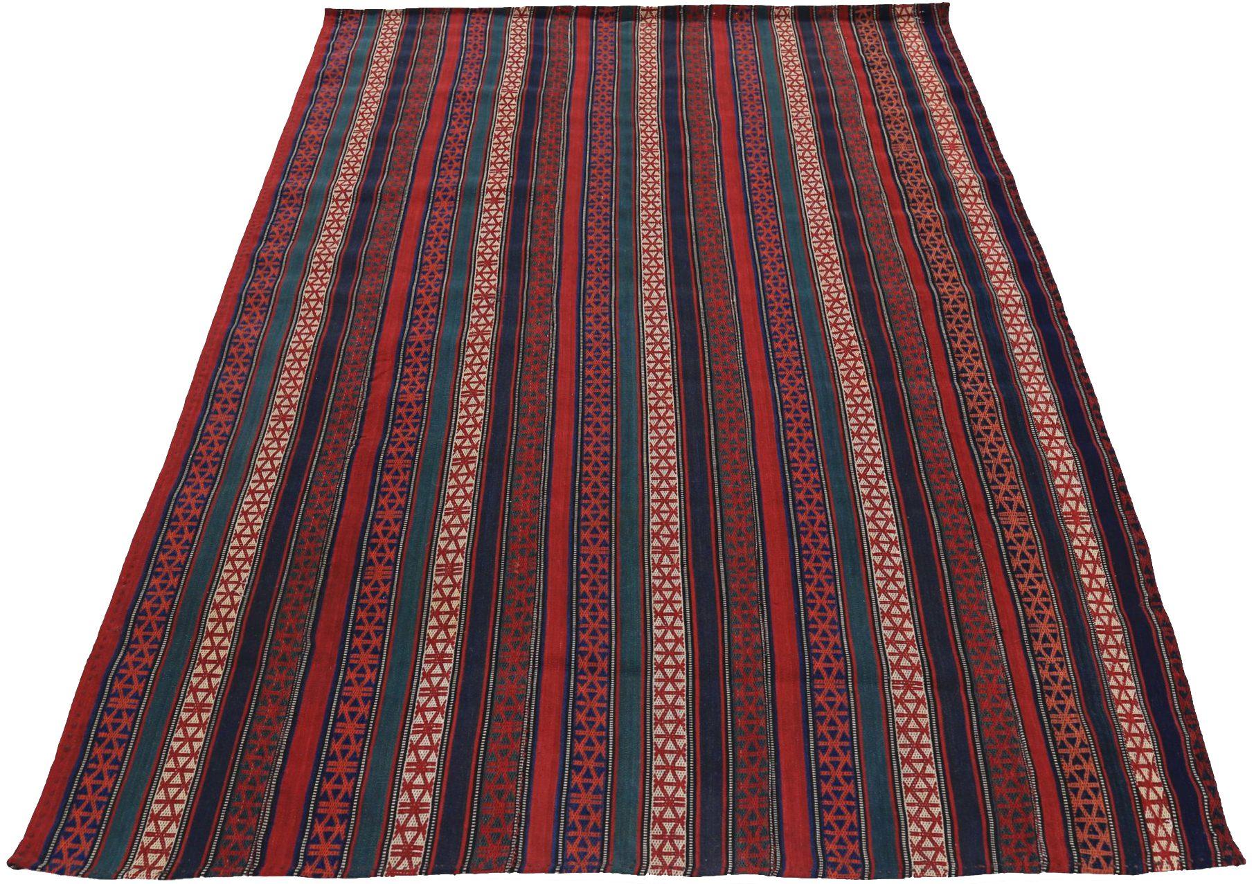 Entdecken Sie die Eleganz eines persischen Kilims mit einem kleinen Teppich von CIRCA 1910. Dieses exklusive Design aus Wolle und Elfenbeinrot ist perfekt, um Ihren Raum zu verschönern.