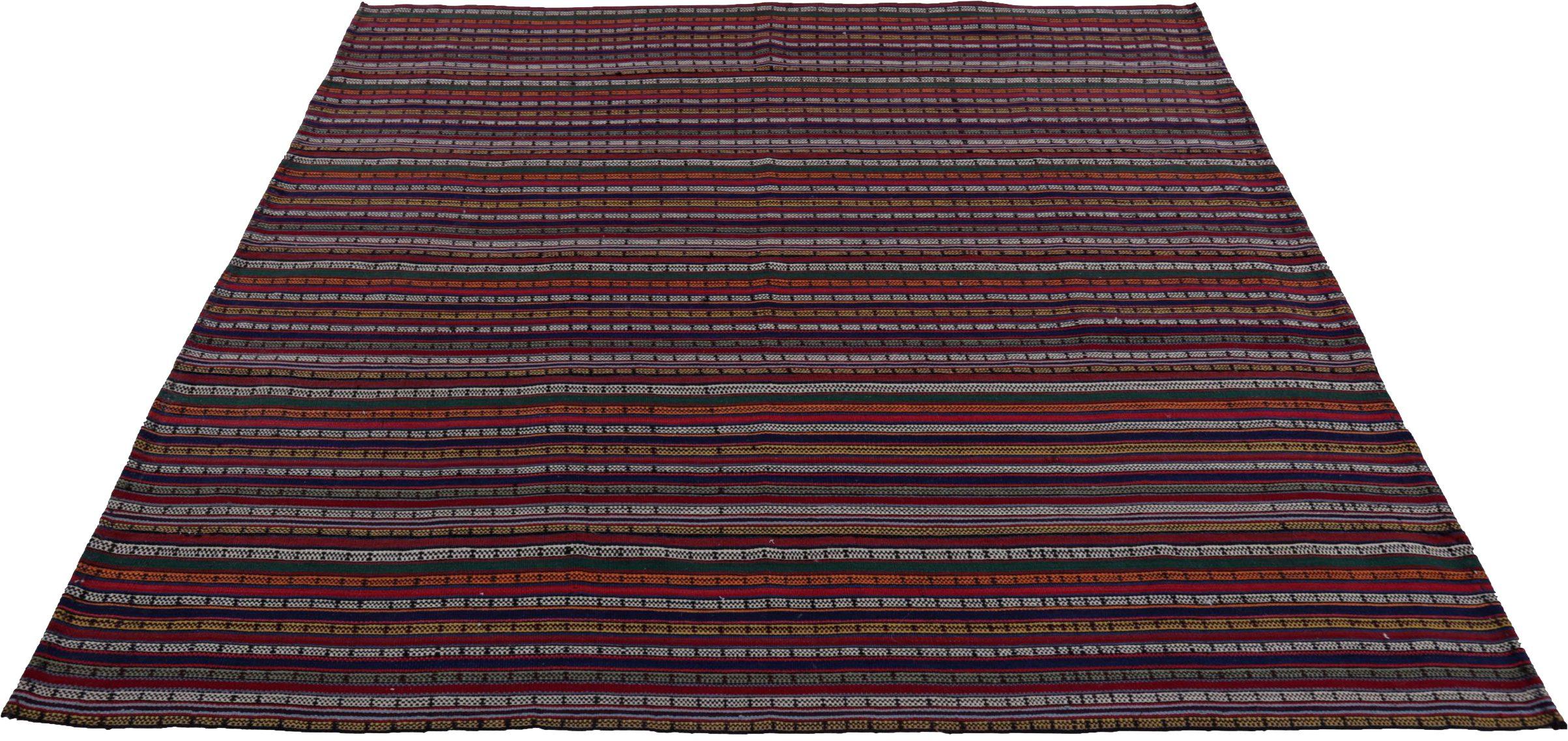 Entdecken Sie die Eleganz eines persischen Kilims mit einem kleinen Teppich von CIRCA 1910. Dieses exklusive Design aus Wolle und Elfenbeinrot-Gelb ist perfekt, um Ihren Raum zu verschönern.