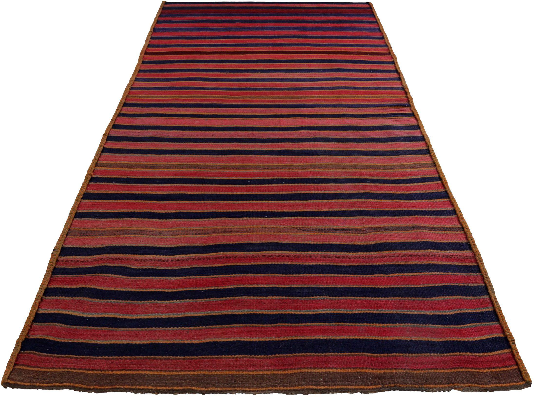 Découvrez l'élégance du Rug & Kilim persan présentant un petit tapis de Circa 1910. Conçu avec de la laine et du bleu marine, ce design exclusif est parfait pour rehausser votre espace.