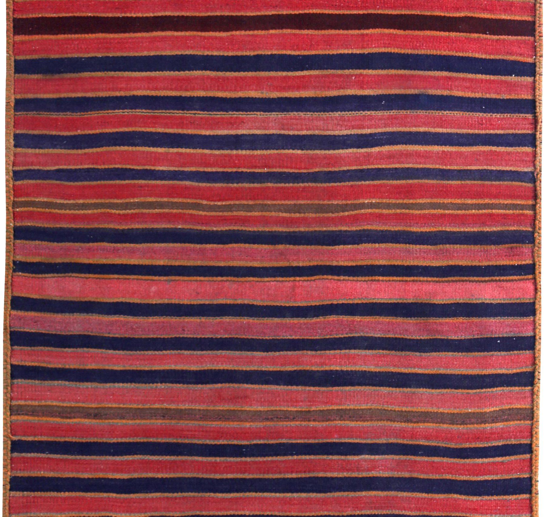 Asiatique Petit tapis persan Kilim vers 1910 - Laine bleu marine rouge motif - 89580 en vente