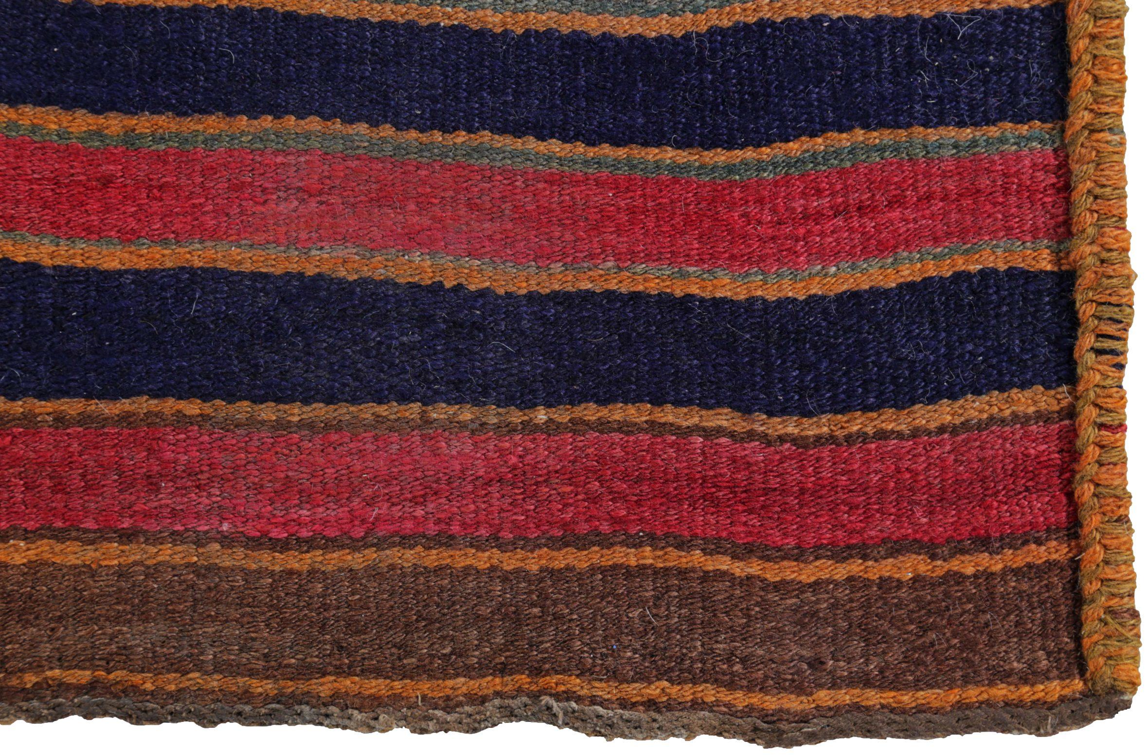 Petit tapis persan Kilim vers 1910 - Laine bleu marine rouge motif - 89580 Excellent état - En vente à Dallas, TX