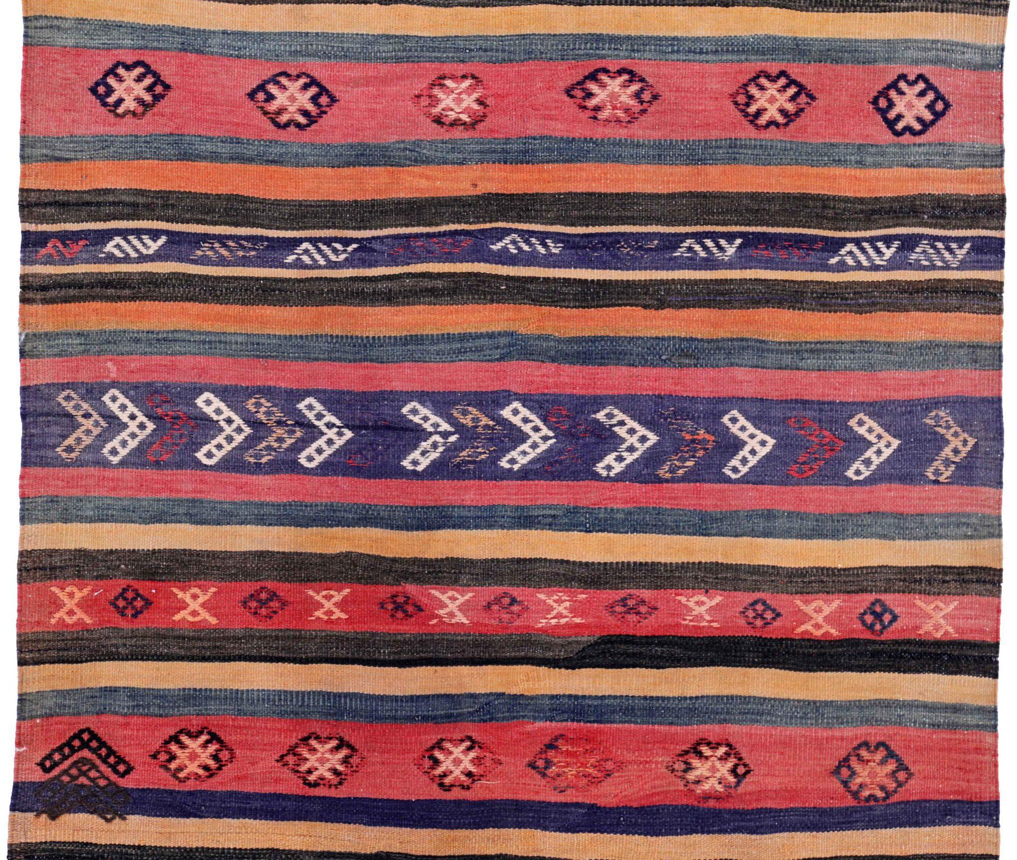 Asiatique Petit tapis persan Kilim datant d'environ 1910 - Design en laine orange rose jaune - 91135 en vente