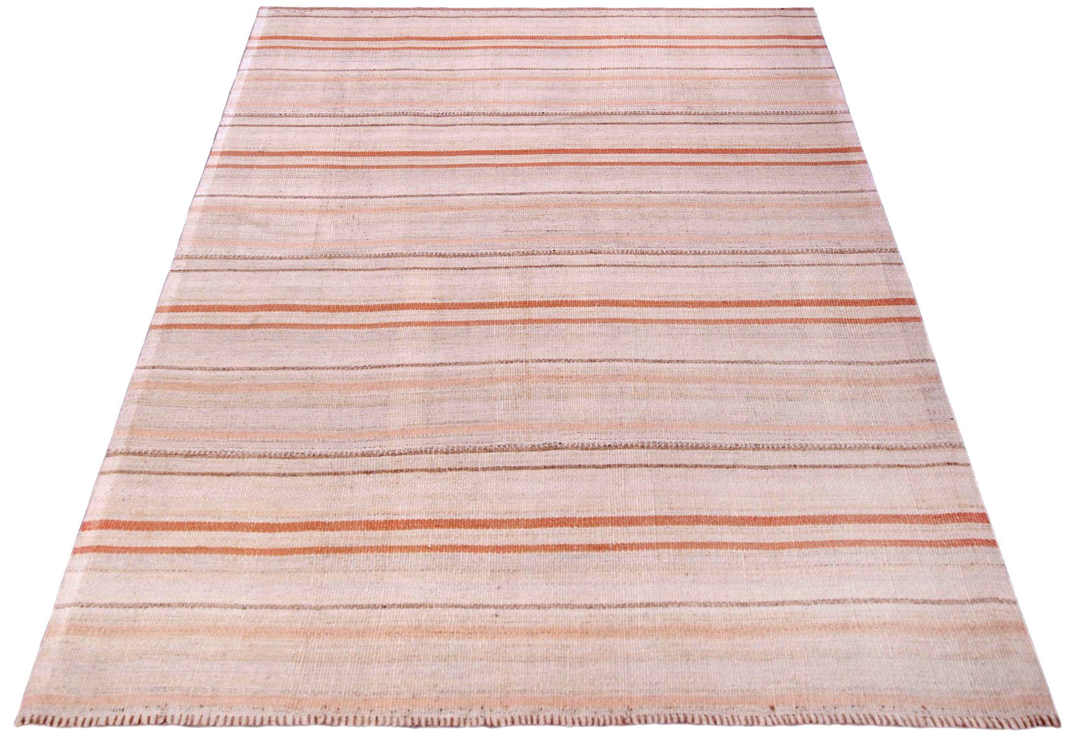 Découvrez l'élégance du Rug & Kilim persan présentant un petit tapis de Circa 1940. Conçu avec de la laine et du Design/One, ce design exclusif est parfait pour mettre en valeur votre espace.