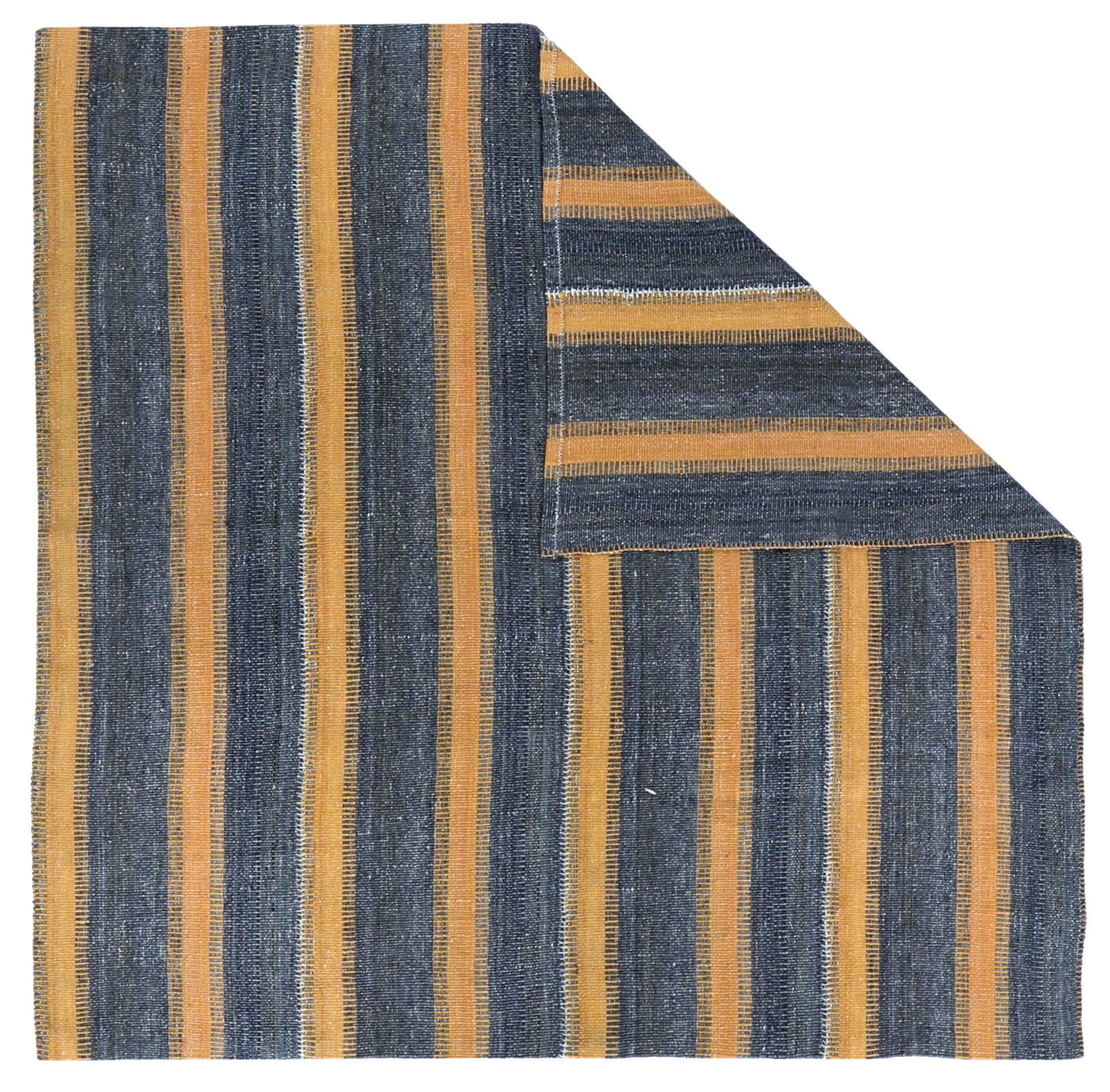 Asiatique Petit tapis persan Kilim vers 1940 - Laine bleu marine jaune motif bleu et jaune - 89984 en vente