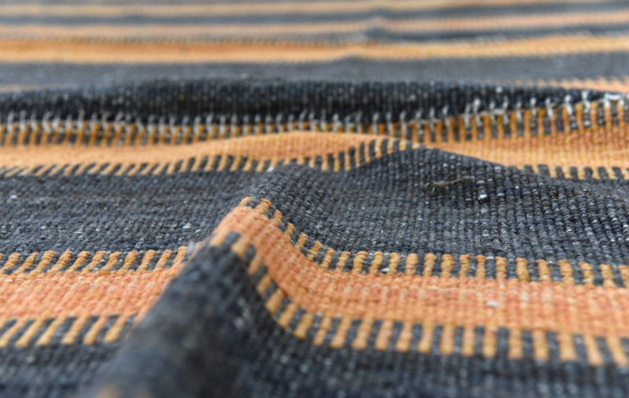 Petit tapis persan Kilim vers 1940 - Laine bleu marine jaune motif bleu et jaune - 89984 Excellent état - En vente à Dallas, TX