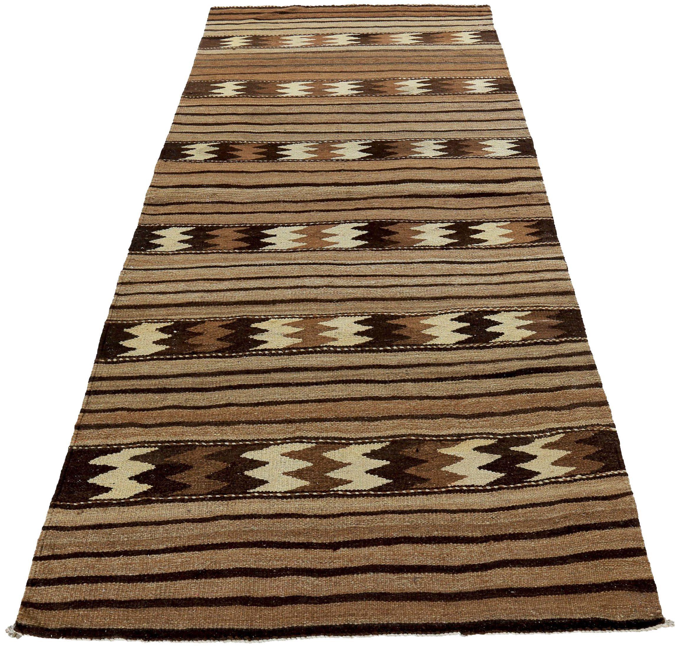 Découvrez l'élégance du Rug & Kilim persan présentant un petit tapis de Circa 1990. Conçu avec de la laine et du Design/One, ce design exclusif est parfait pour mettre en valeur votre espace.