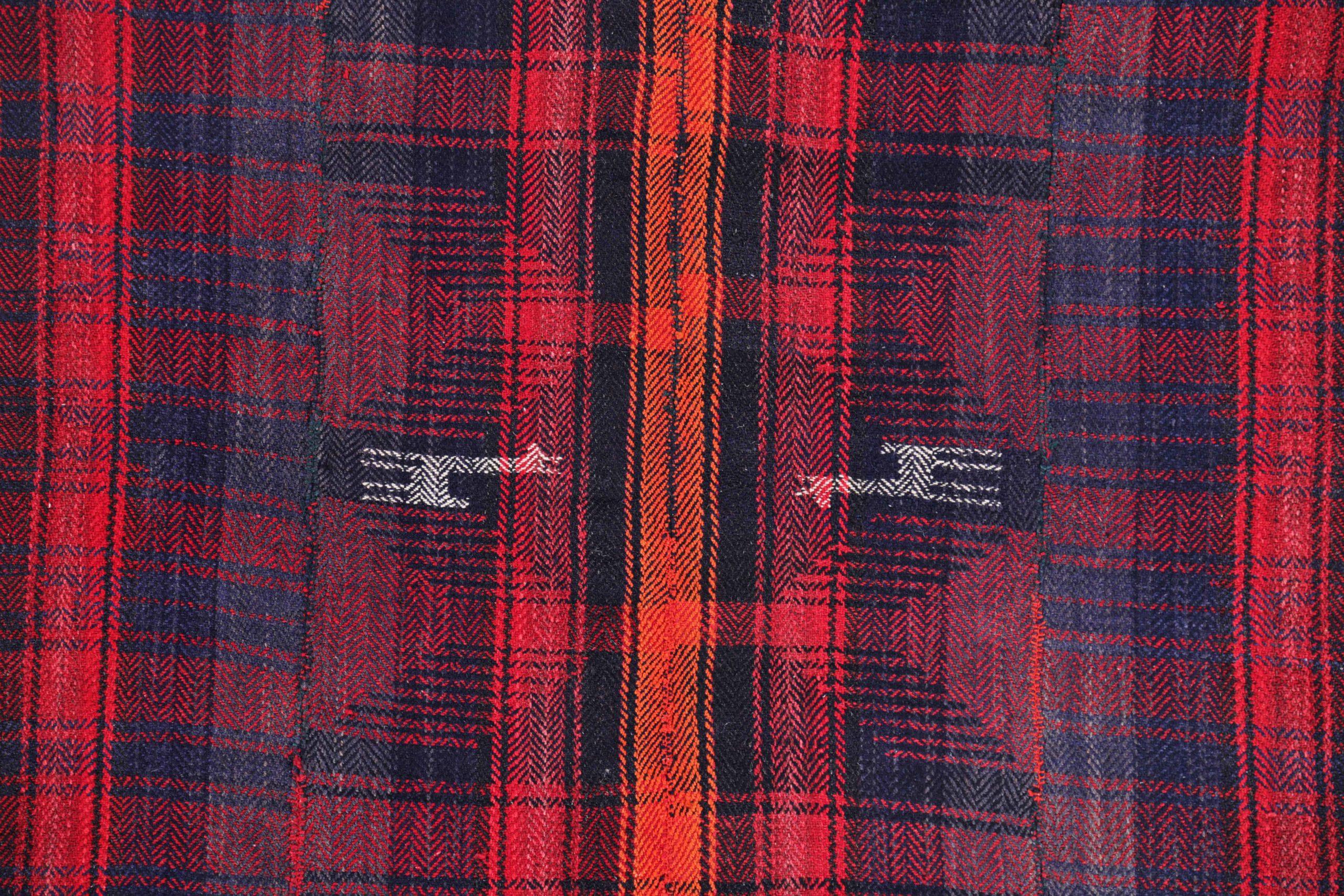 Asiatique Tapis persans Kilim carrés vers 1910 - Design en laine bleu orange rouge - 91355 en vente