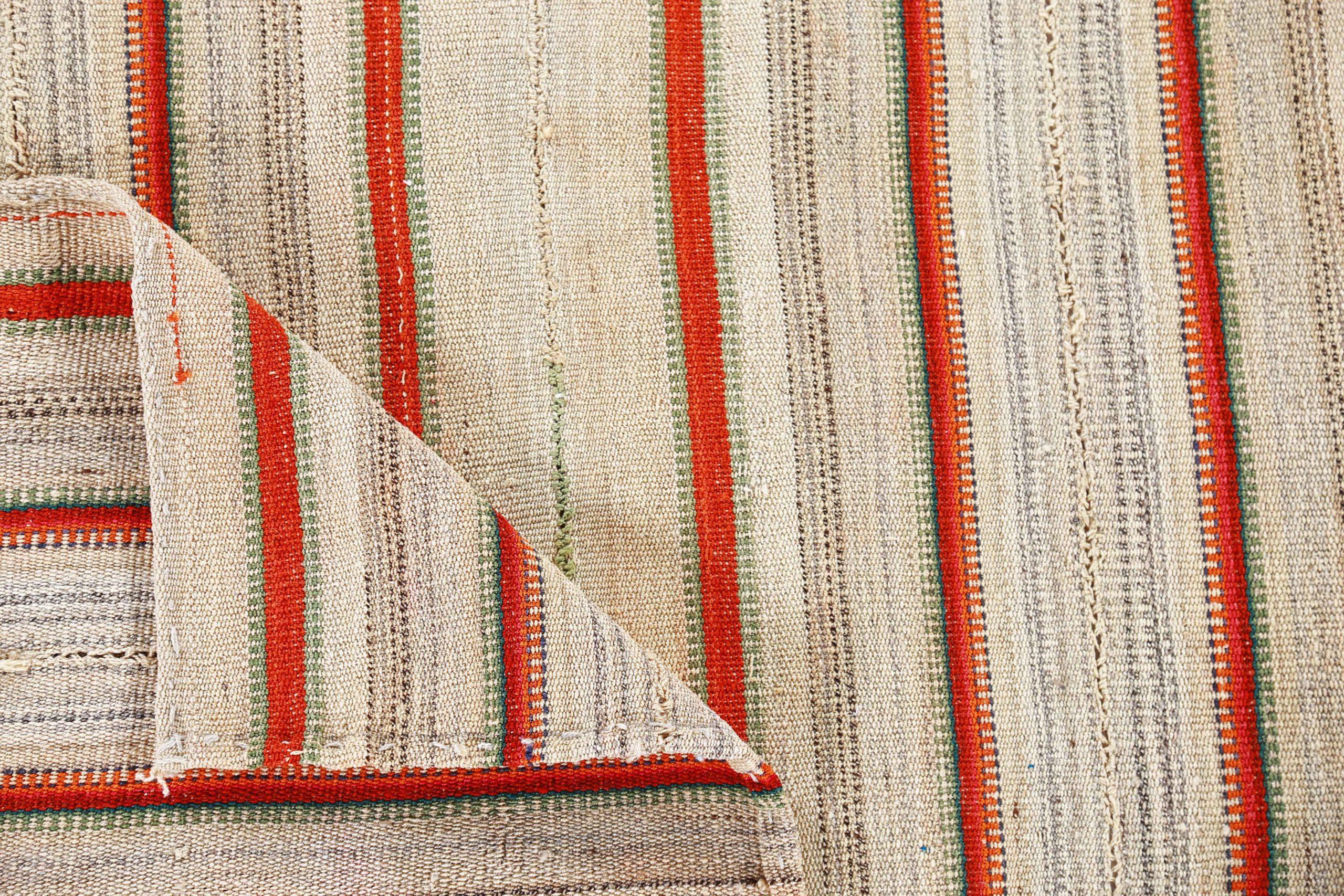 Persischer quadratischer Kelim-Teppich Circa 1910 - Wolle Elfenbein Orange Rot Design - 91349 im Zustand „Hervorragend“ im Angebot in Dallas, TX
