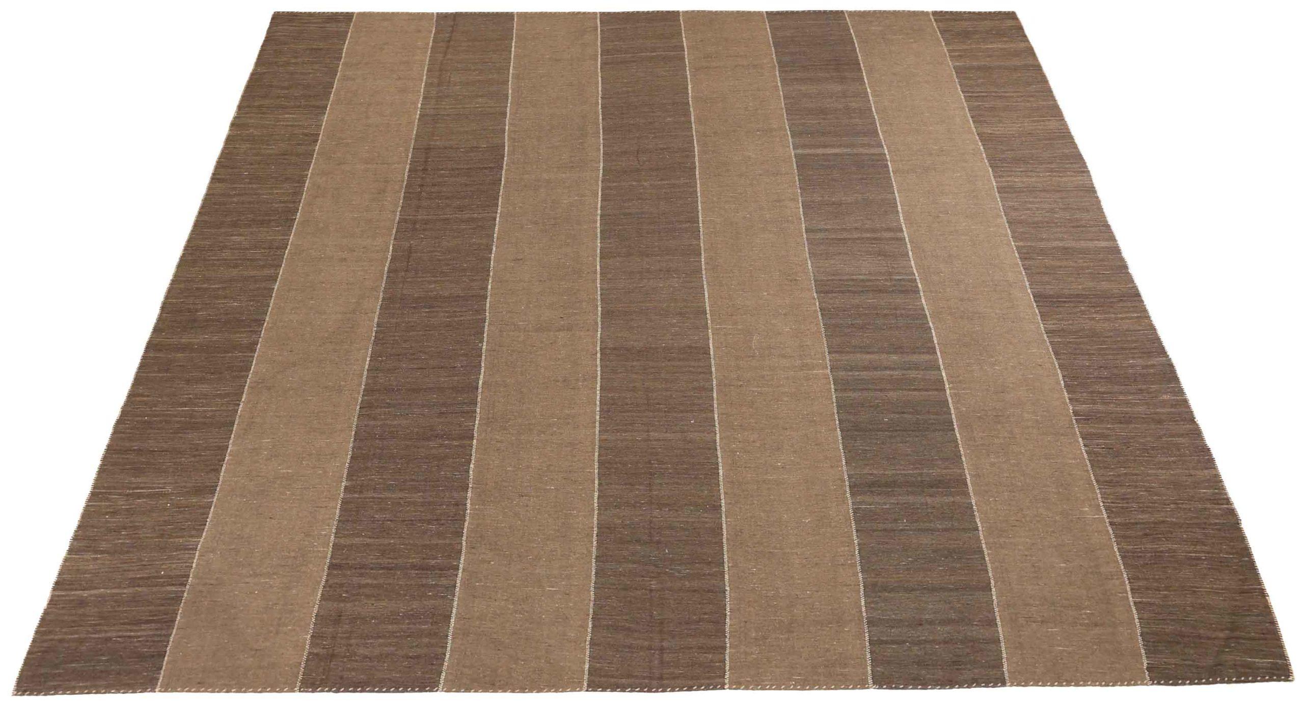 Scopri l'eleganza del Rug & Kilim persiano con tappeti quadrati CIRCA 1940. Progettato con lana e marrone-avorio-tortora, questo design esclusivo è perfetto per valorizzare il tuo spazio.