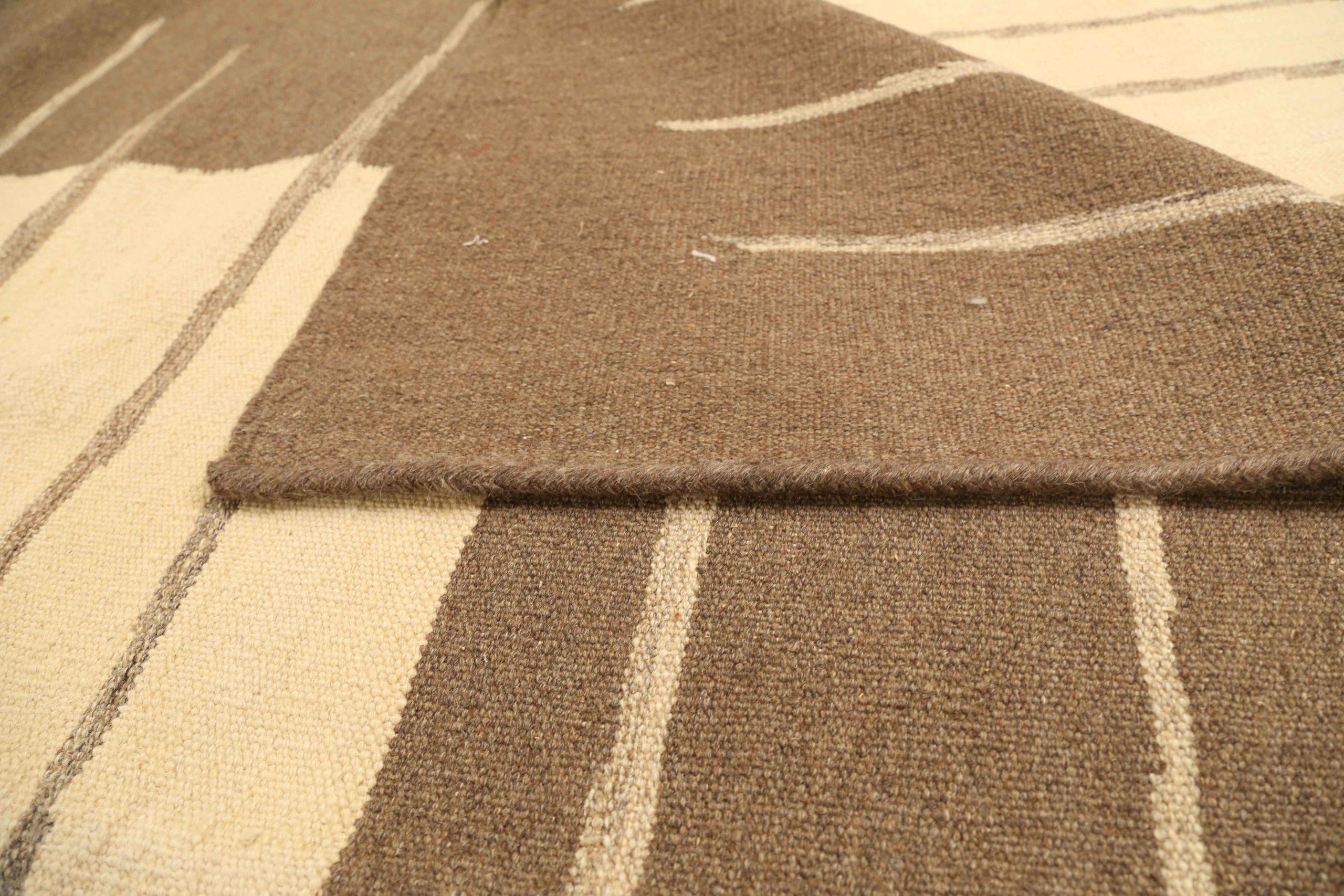 Rug & Kilim Kilim Persan Circa 1990 - Laine Brown Ivory 72624 Excellent état - En vente à Dallas, TX
