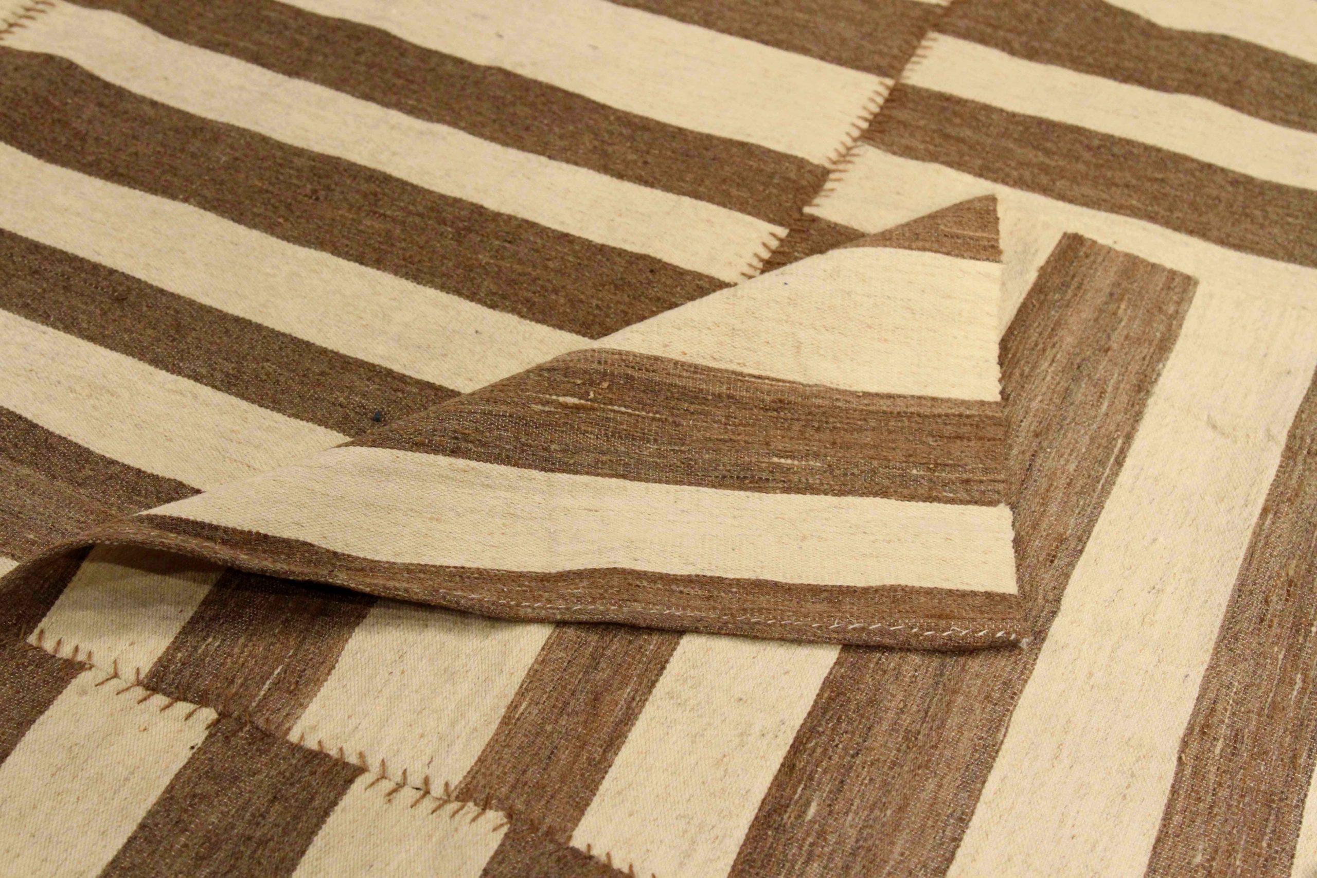 Iracheno Tappeti persiani Kilim quadrati - Disegno in lana marrone avorio - 76051 in vendita