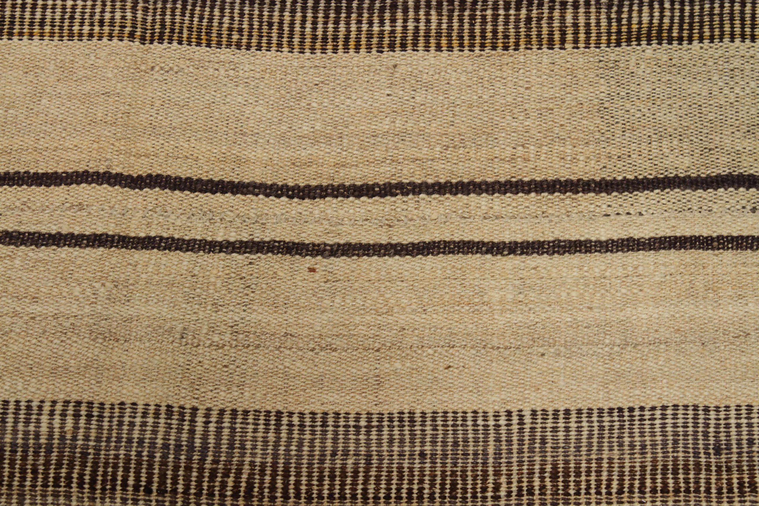 Rug & Kilim Kilim - Laine Brown Design/One - 88386 Excellent état - En vente à Dallas, TX
