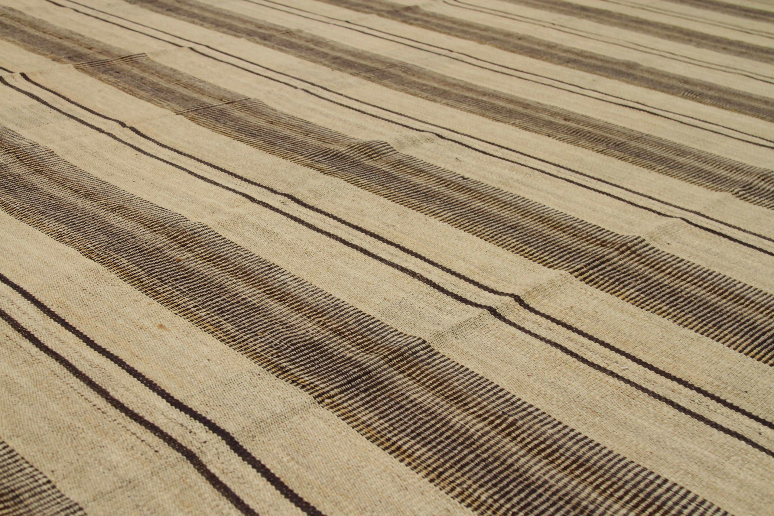 20ième siècle Rug & Kilim Kilim - Laine Brown Design/One - 88386 en vente