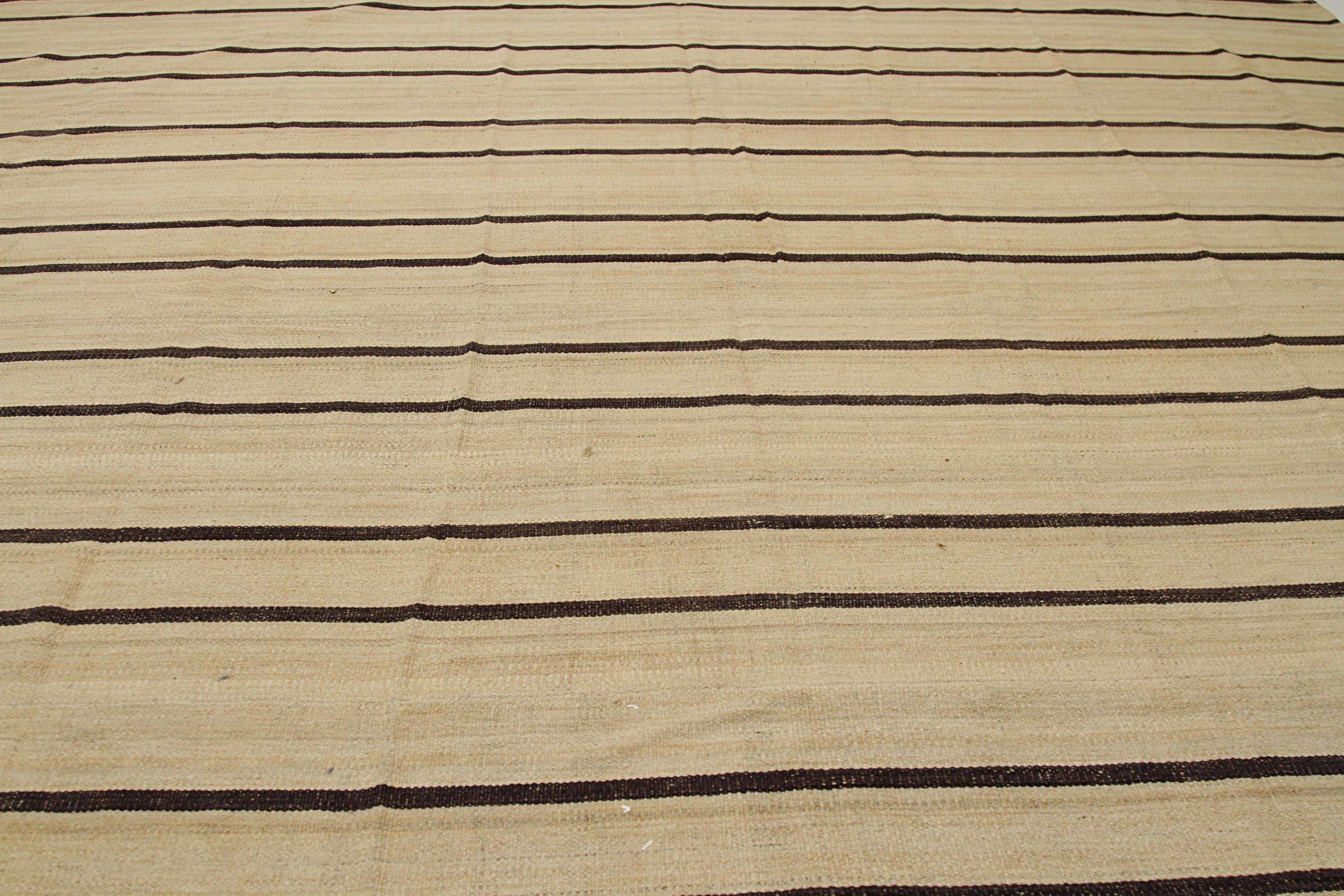 Rug & Kilim Kilim - Laine Brown Design/One - 88677 Excellent état - En vente à Dallas, TX