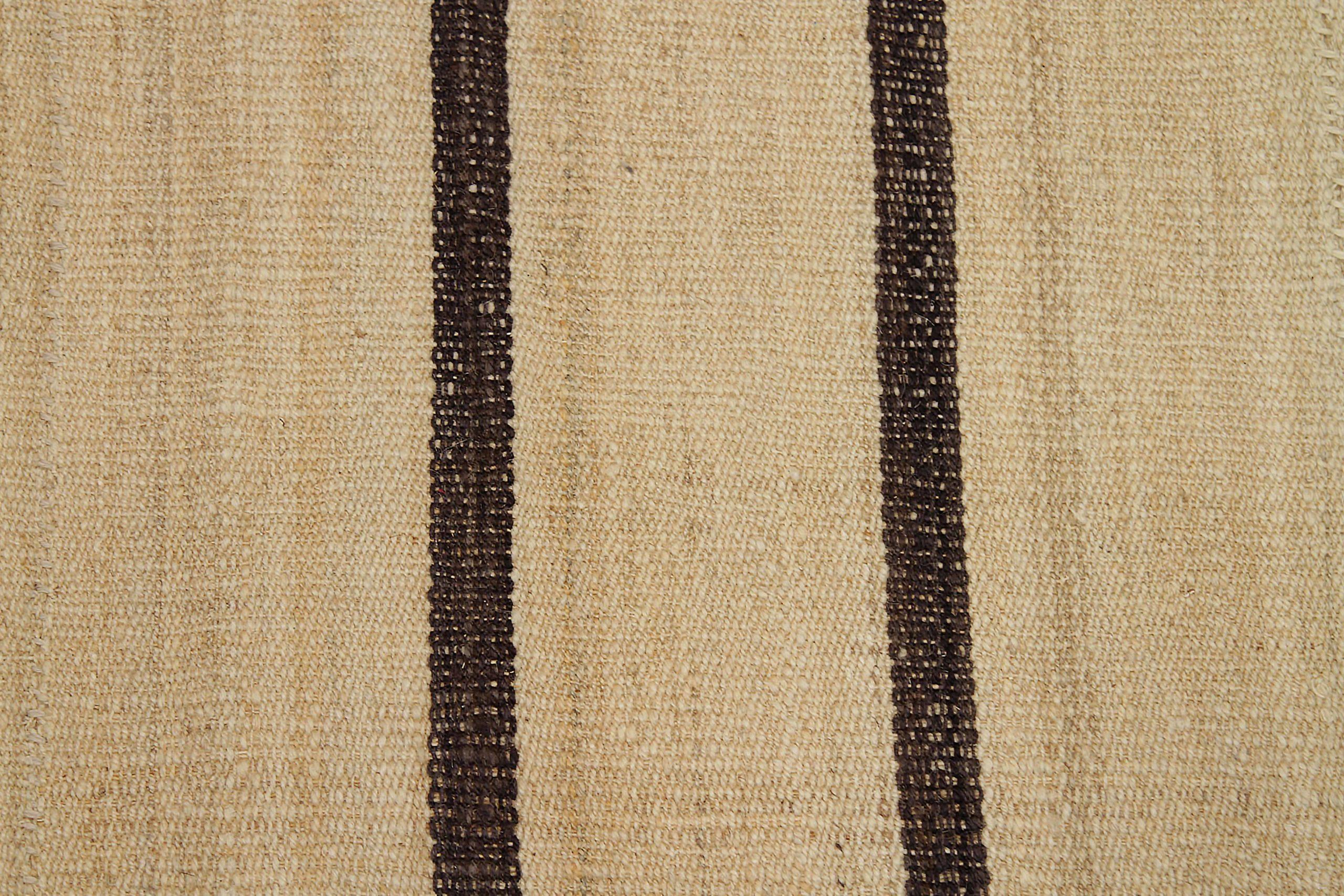 20ième siècle Rug & Kilim Kilim - Laine Brown Design/One - 88677 en vente