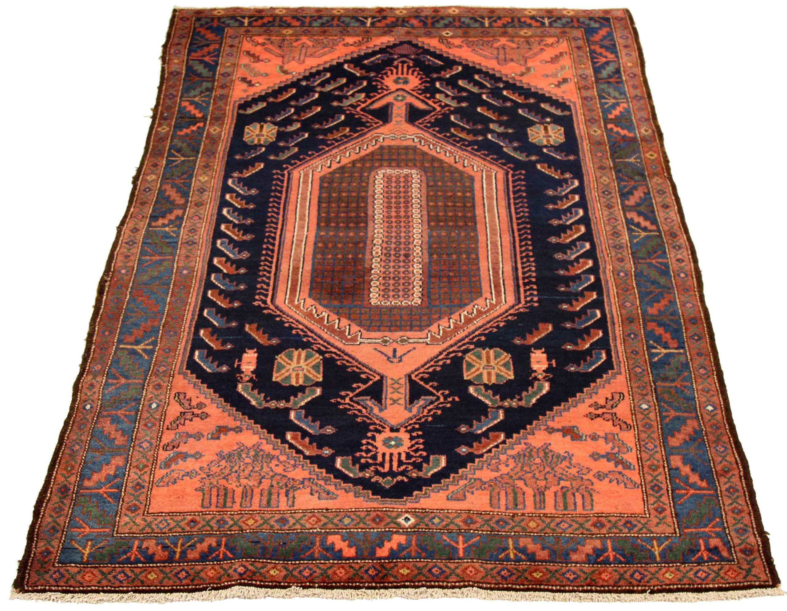 Entdecken Sie die Eleganz des persischen Kolyai mit dem kleinen Teppich CIRCA 1880. Dieses exklusive Design aus Wolle und BlauMarineblauRosa ist perfekt, um Ihren Raum zu verschönern.