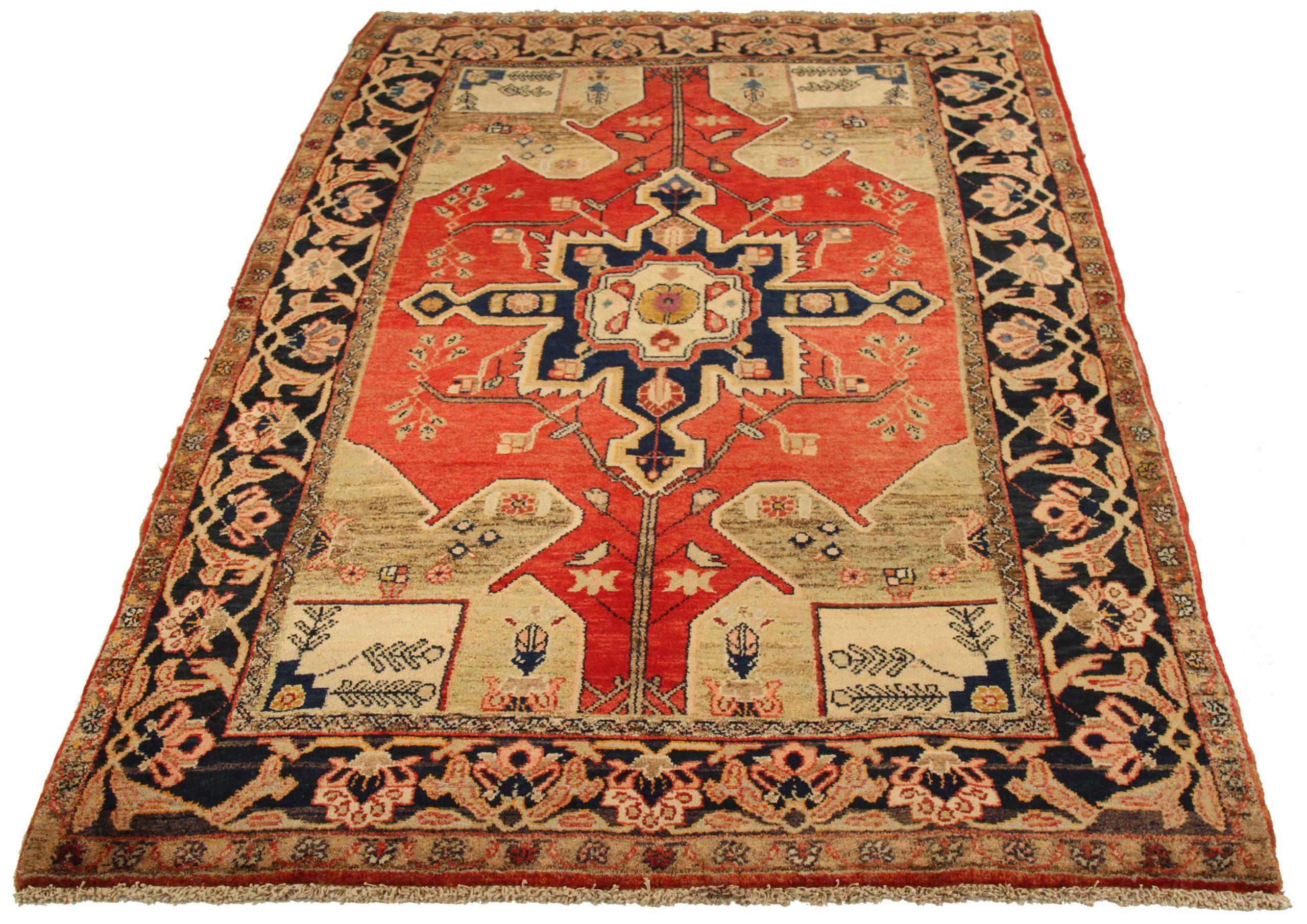 Entdecken Sie die Eleganz der persischen Kurden mit dem kleinen Teppich von ca. 1880. Dieses exklusive Design aus Wolle und Braun-Elfenbein-Rot ist perfekt, um Ihren Raum zu verschönern.