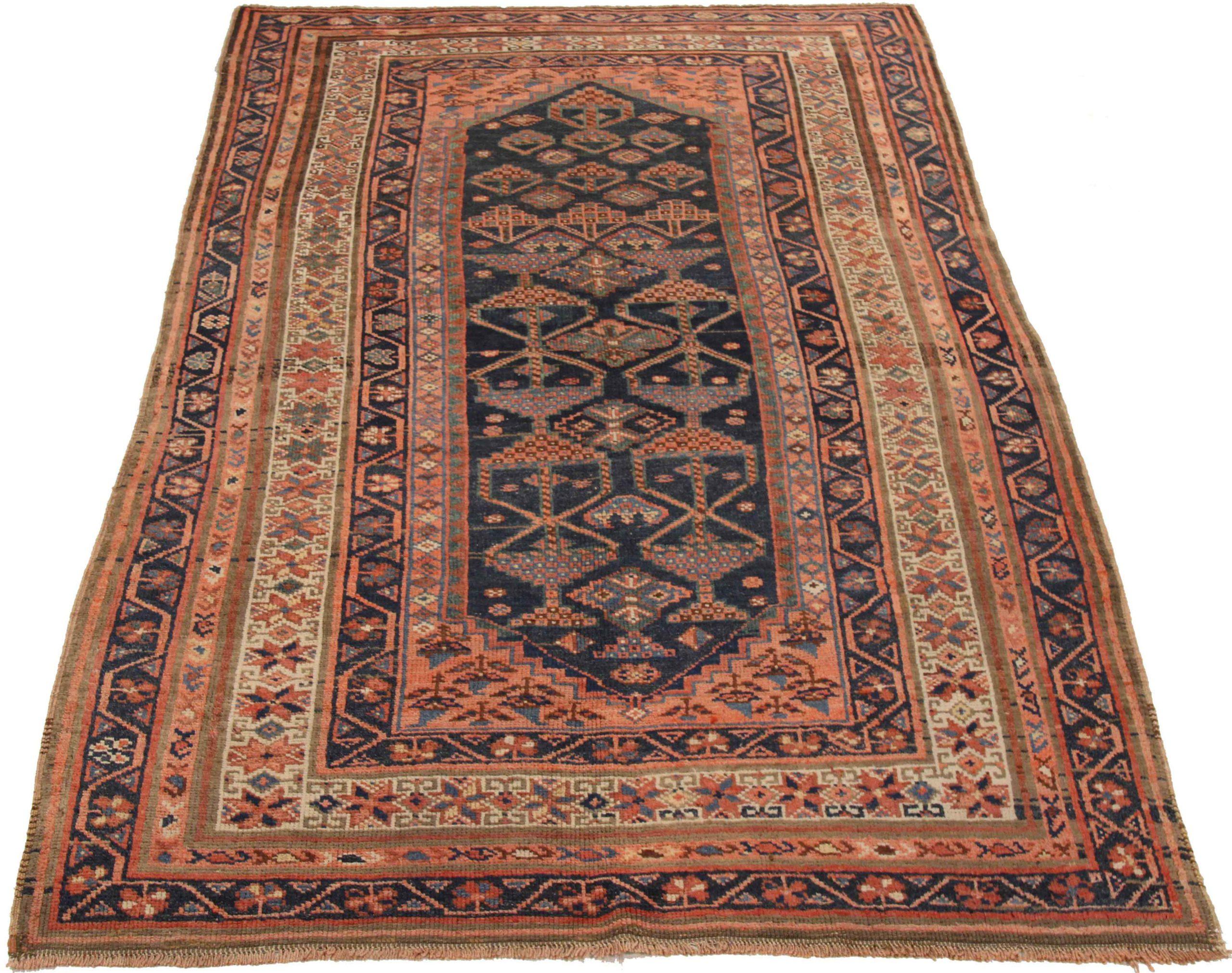 Entdecken Sie die Eleganz des persischen Lori mit dem kleinen Teppich von CIRCA 1880. Dieses exklusive Design aus Wolle und ElfenbeinMarineblauRosa ist perfekt, um Ihren Raum zu verschönern.
