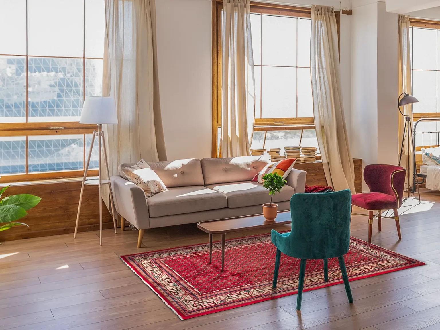 Ein persischer Mahal-Teppich - das rote Herzstück Ihres Hauses
Bringen Sie das warme und lebendige Herz der persischen Weberei mit diesem wunderschönen Mahal-Teppich in Ihr Zuhause. Das aus dem Iran stammende Mahal-Design ist bekannt für seine